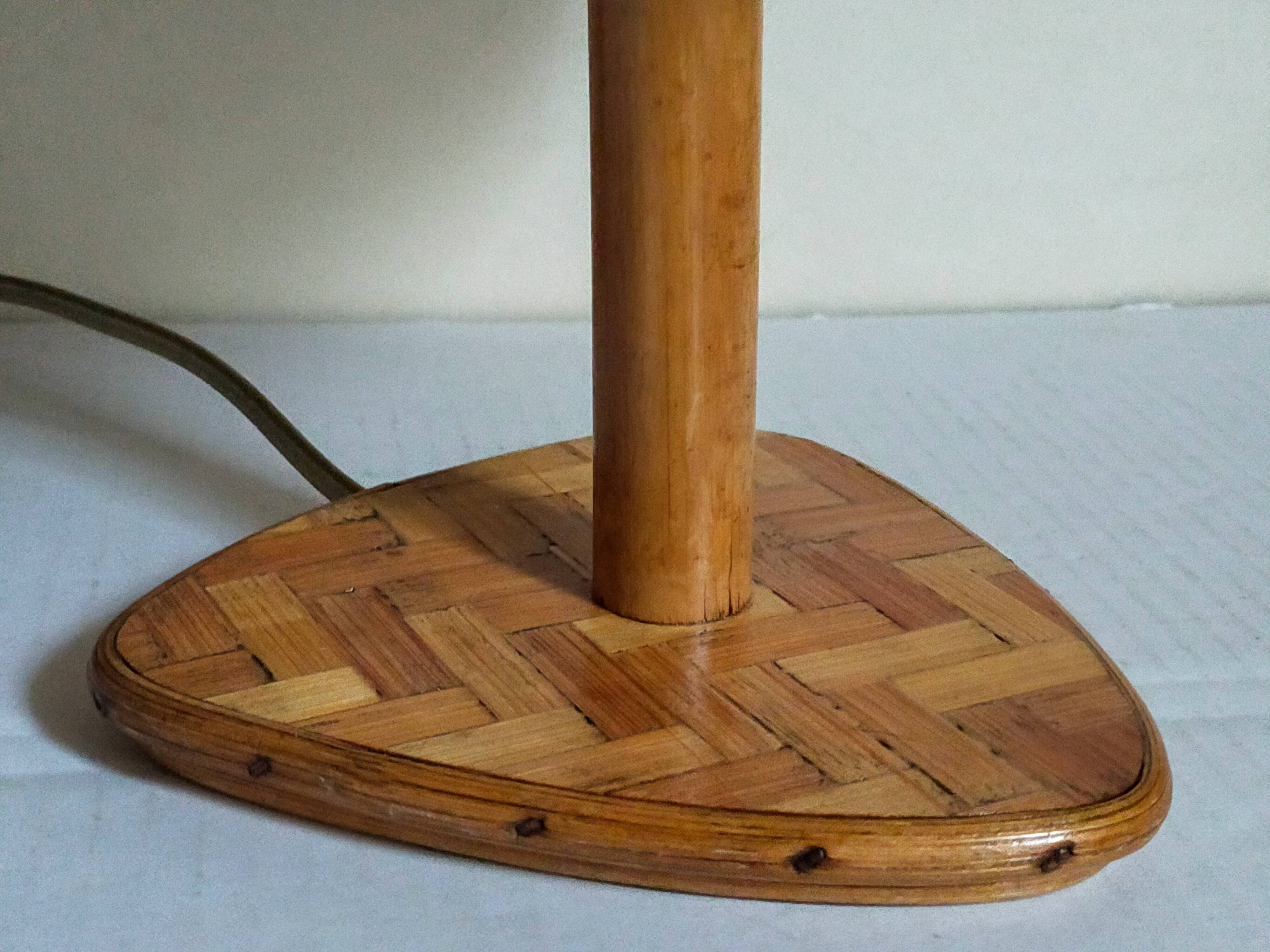 Table lamp in wood and rattan, 50s raffia lampshade