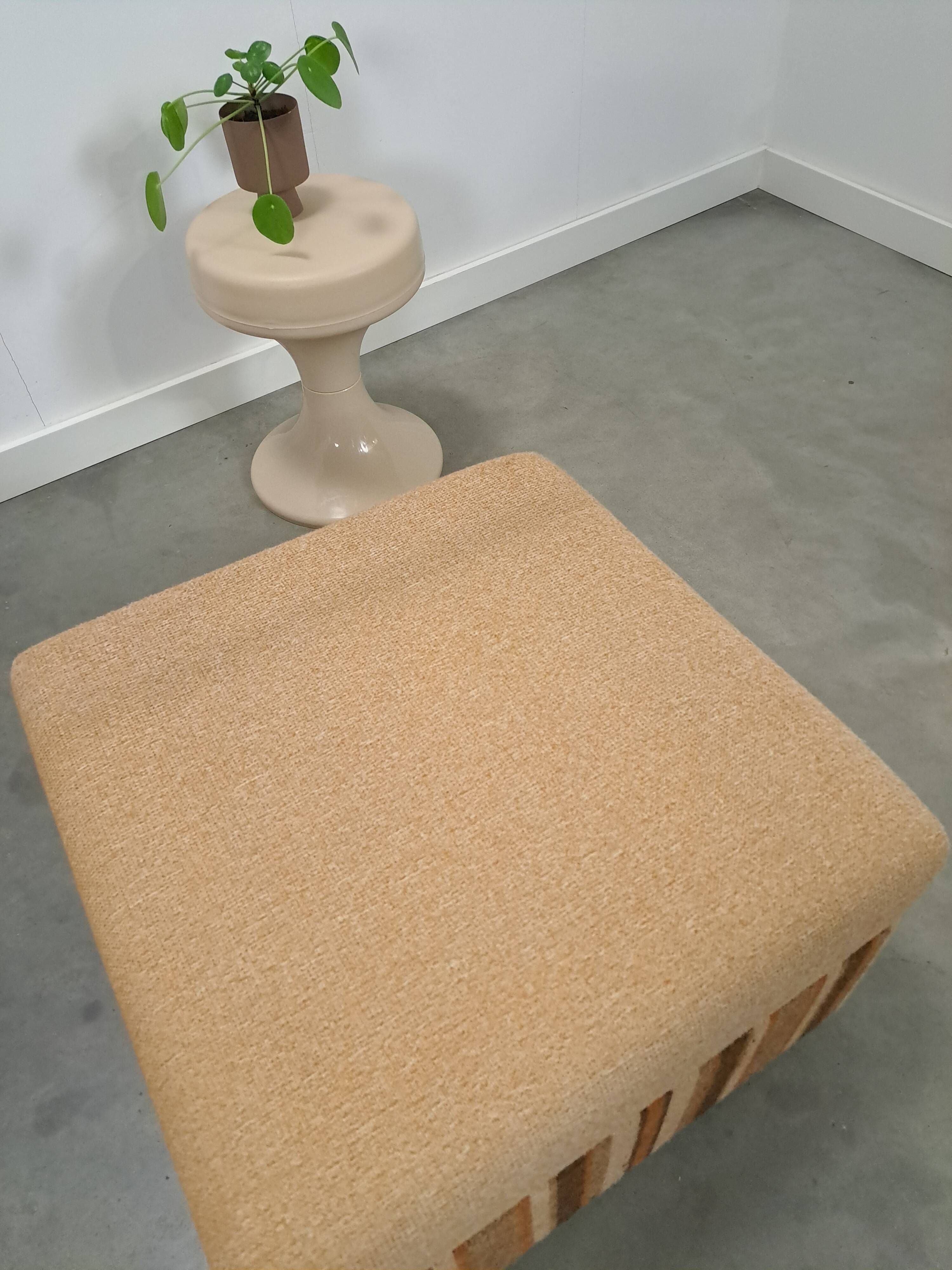 Gestreepte elementen fauteuil met hocker of sofa