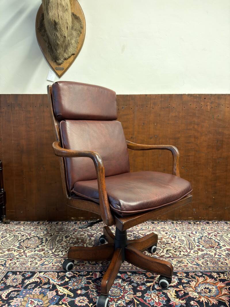 Unique Classic English Desk Set with Conference Table