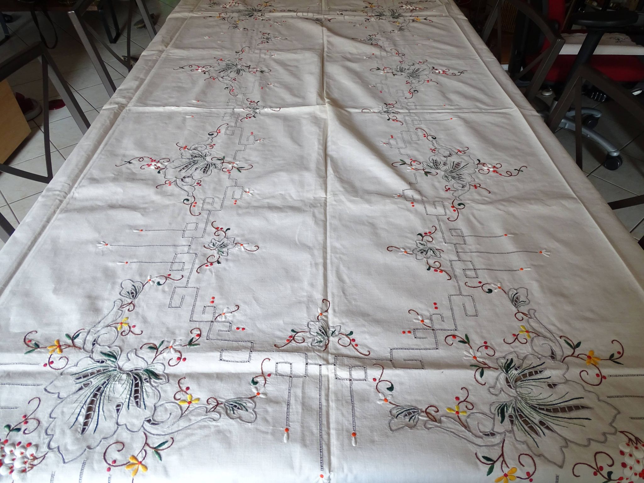 Tablecloth and 12 linen towels embroidery fine colorful flowers 255 x 170 - Old