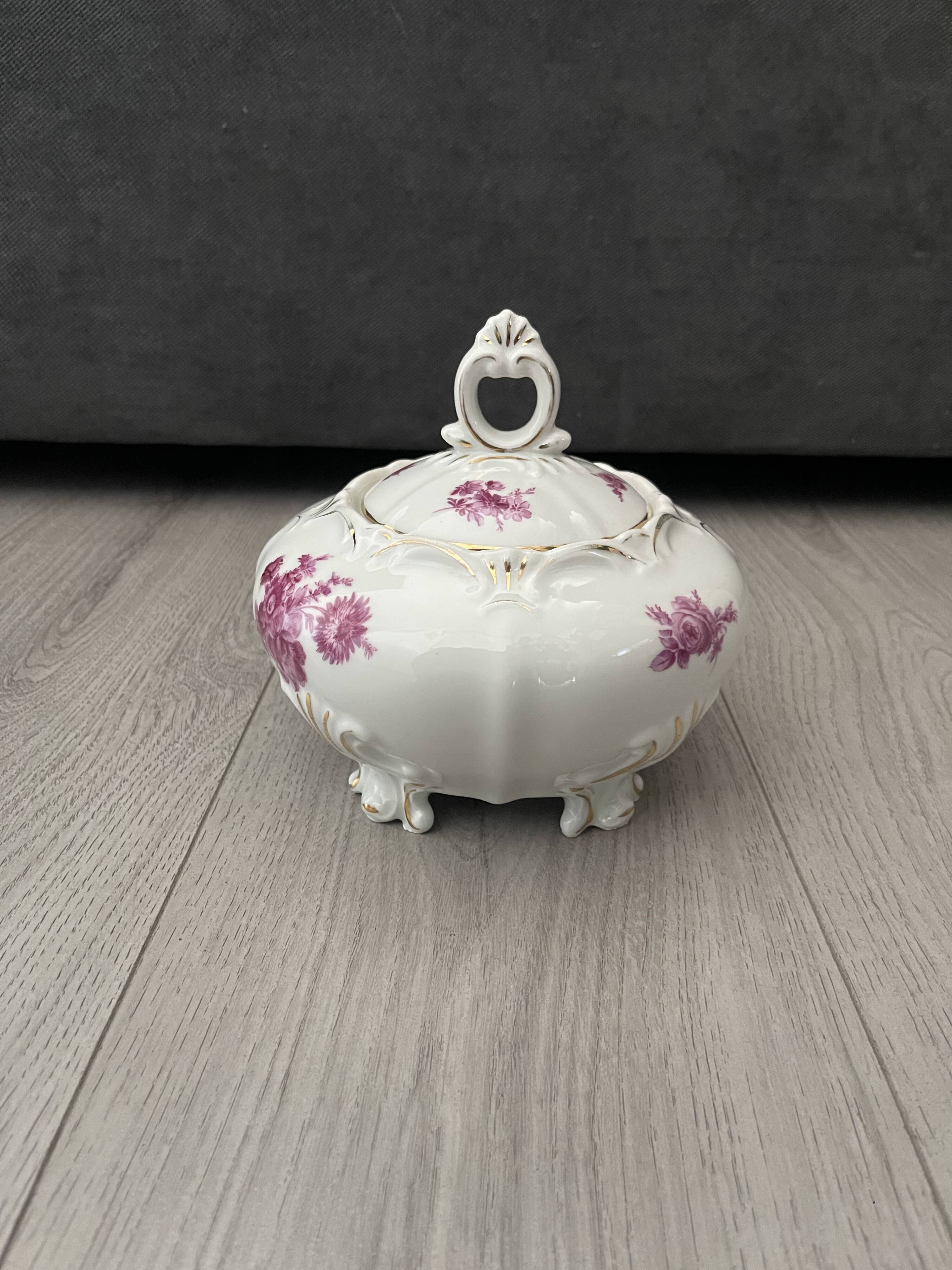 Elegant porcelain soup tureen from Bavaria (Germany), signed AL-KA.