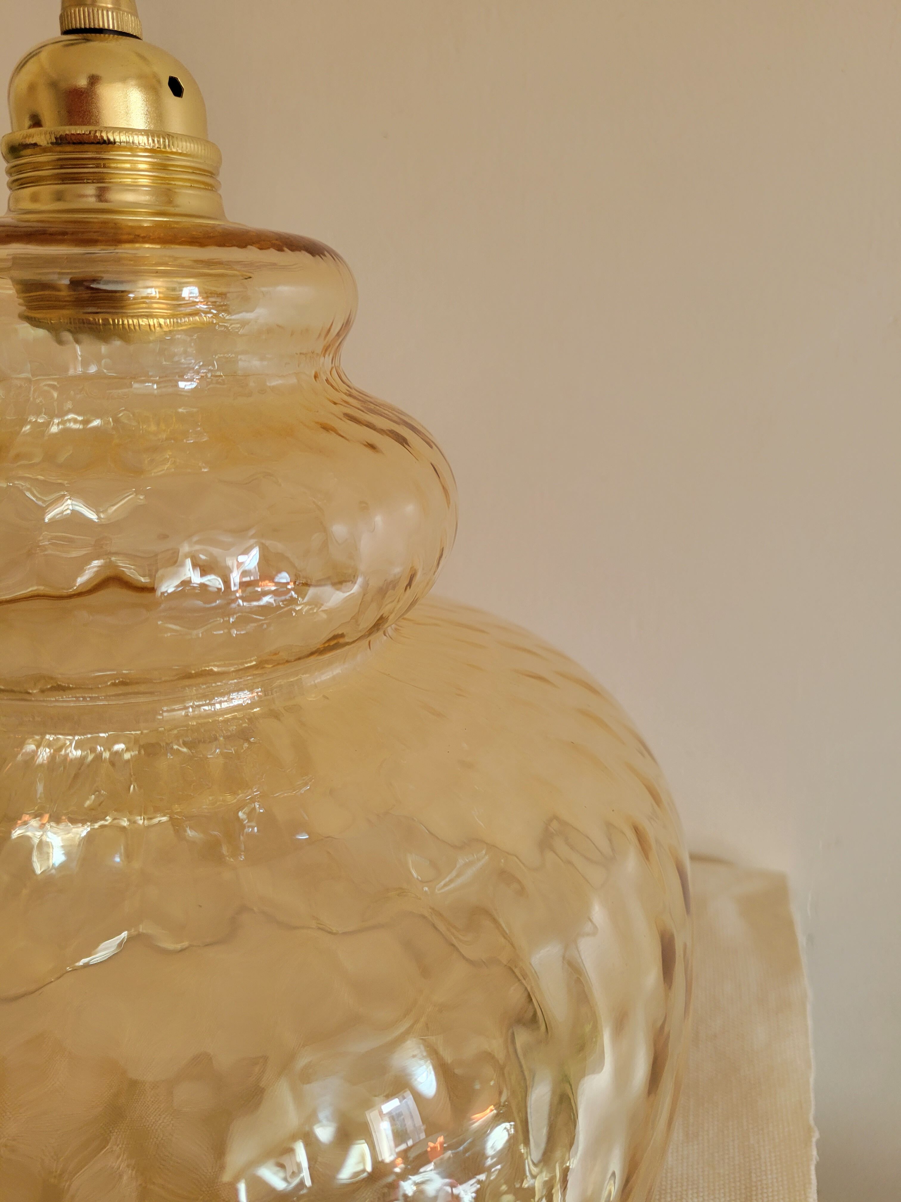 Amber yellow glass pendant lamp