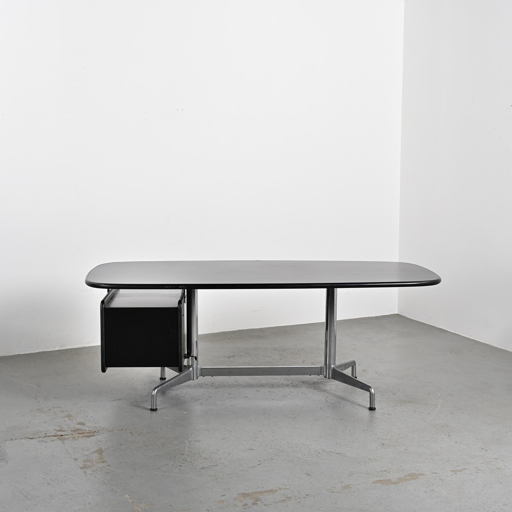 Black desk by Giancarlo Piretti for Castelli, Italy, circa 1970.
