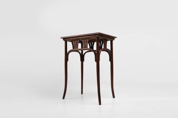 Table d'appoint art nouveau J. & J. Kohn en bois courbé, Autriche ca. 1910