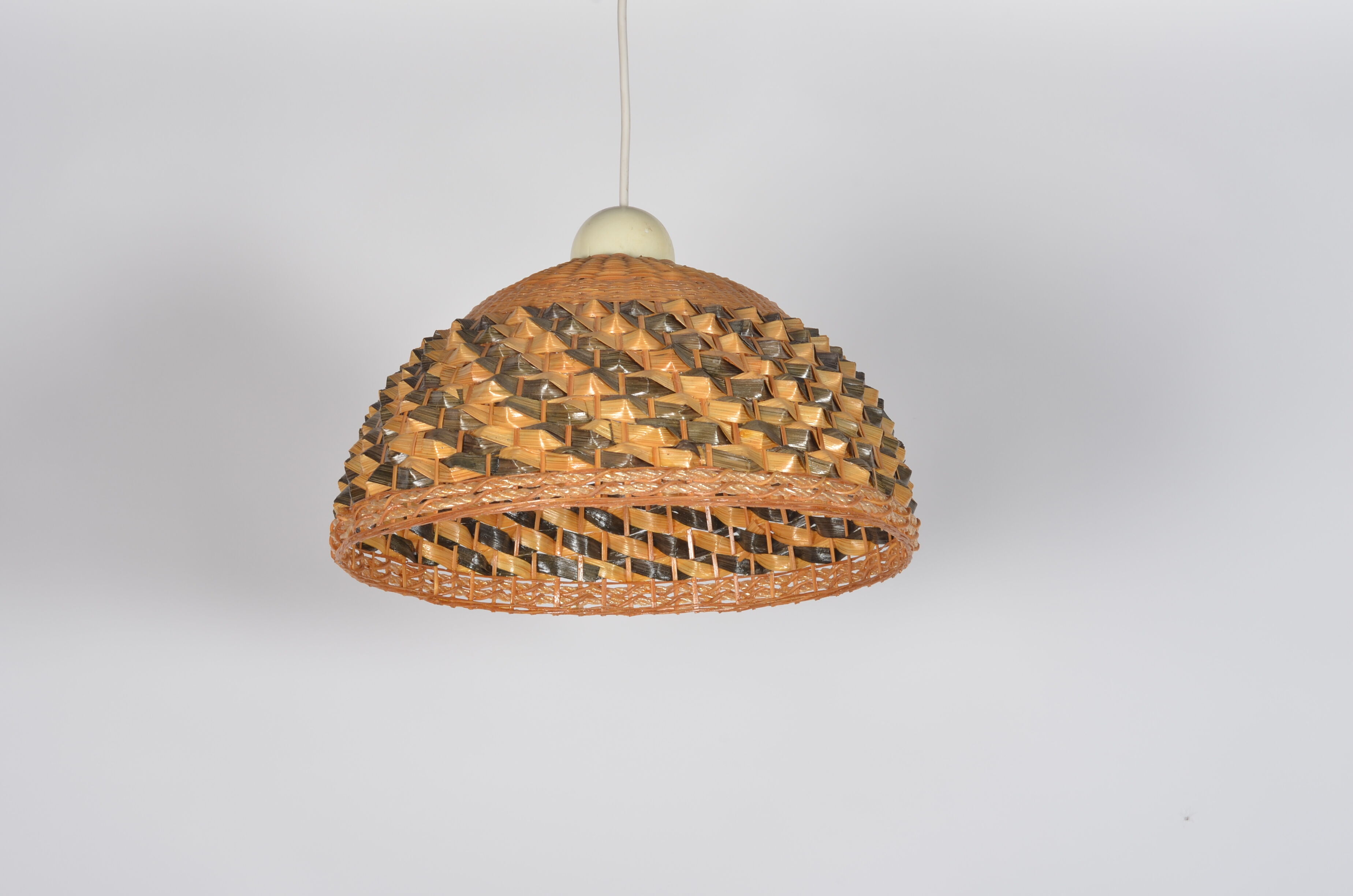 Two-tone rattan suspension