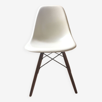 Eames DSW chair - Herman Miller edition - off white fiberglass