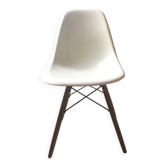 Eames DSW chair - Herman Miller edition - off white fiberglass