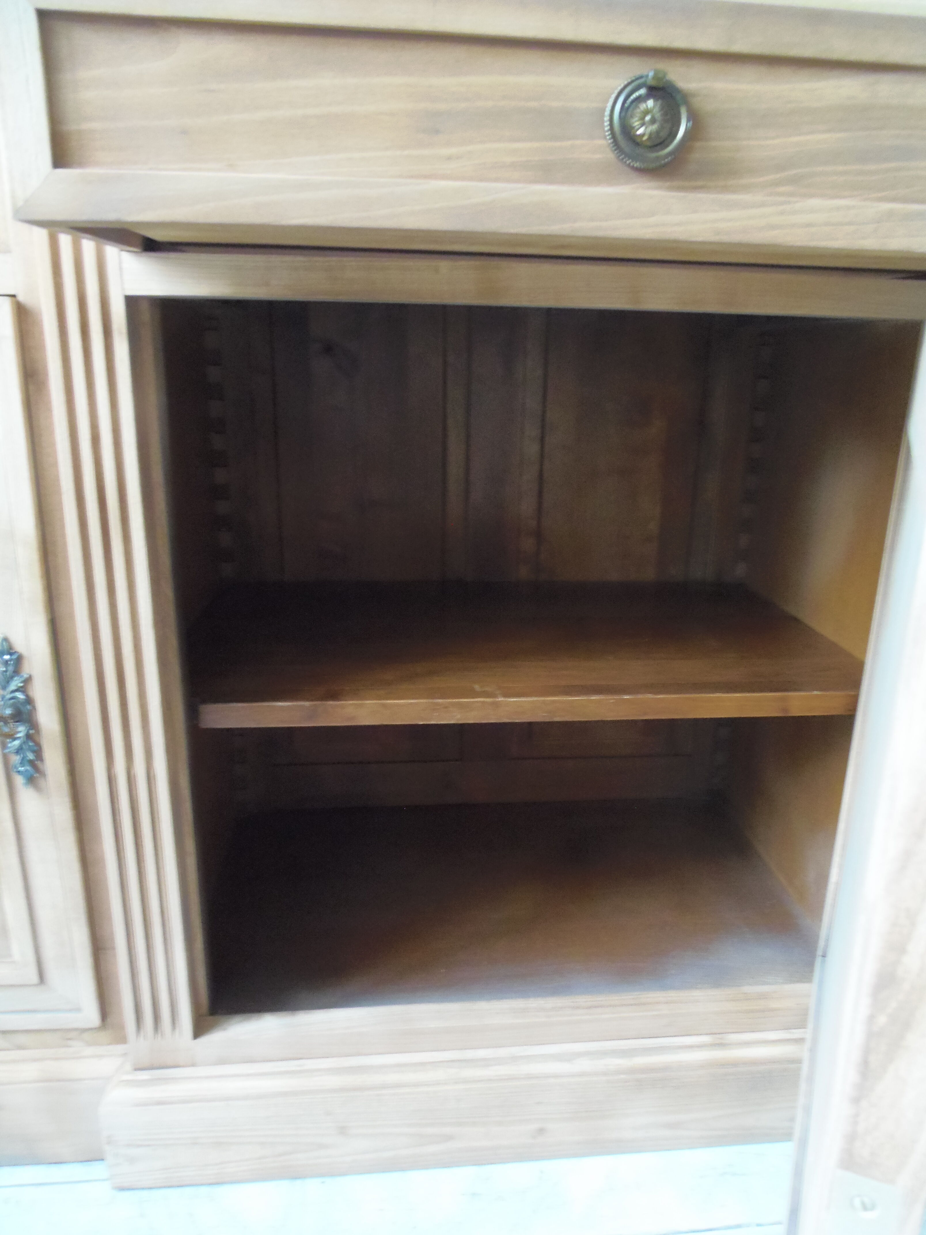 Buffet 3 doors of beautiful Louis XVI style in raw wood