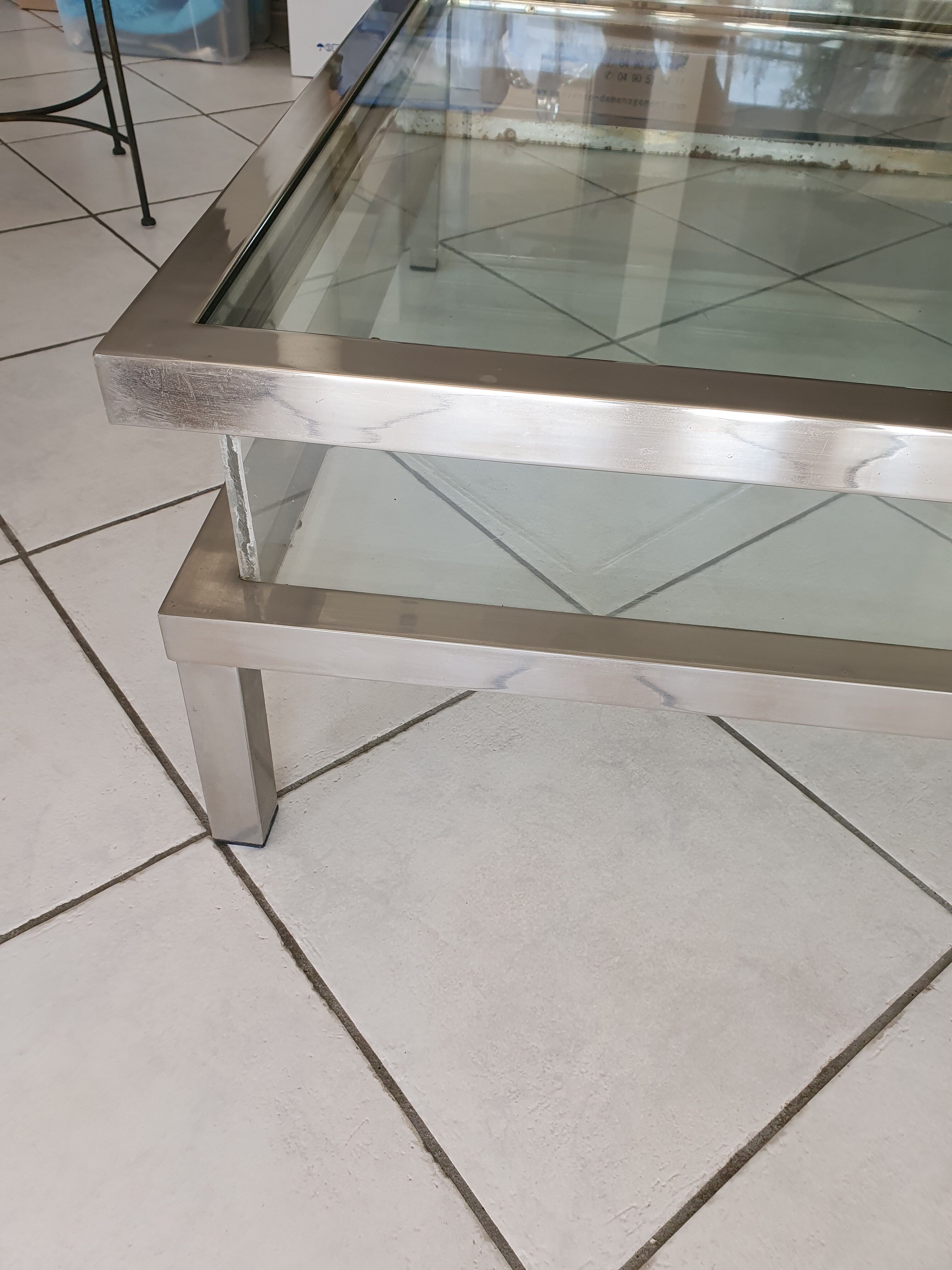 Showcase coffee table