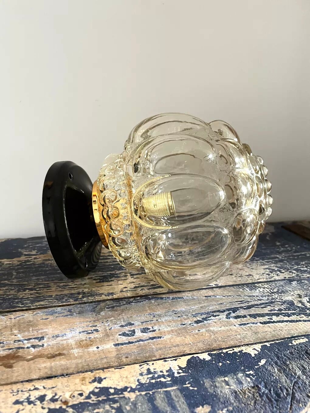 Wall lamp in gilded bubble glass
