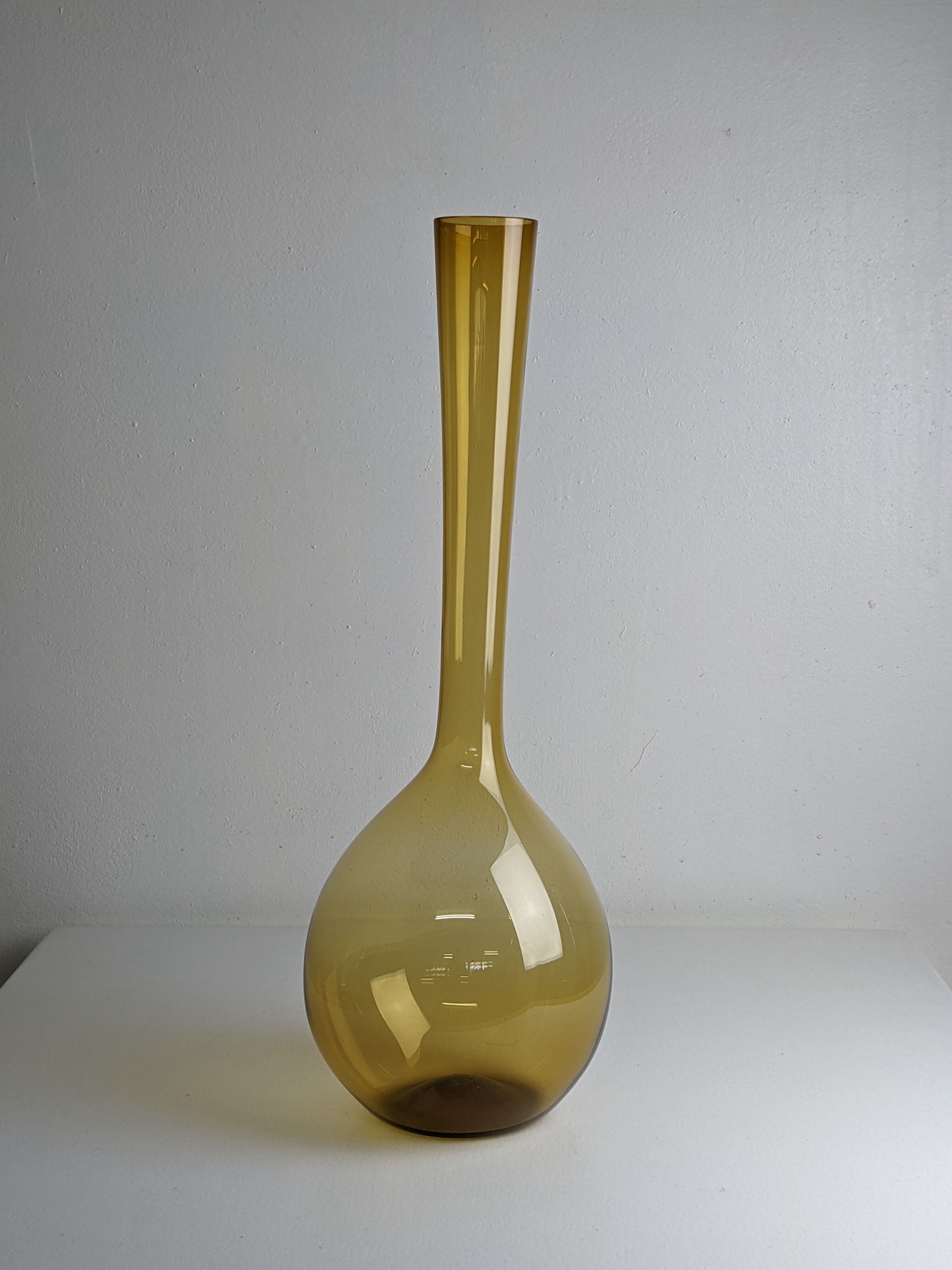 Large scandinavian vase in blown glass by arthur percy for gullaskruf, sweden - 50s