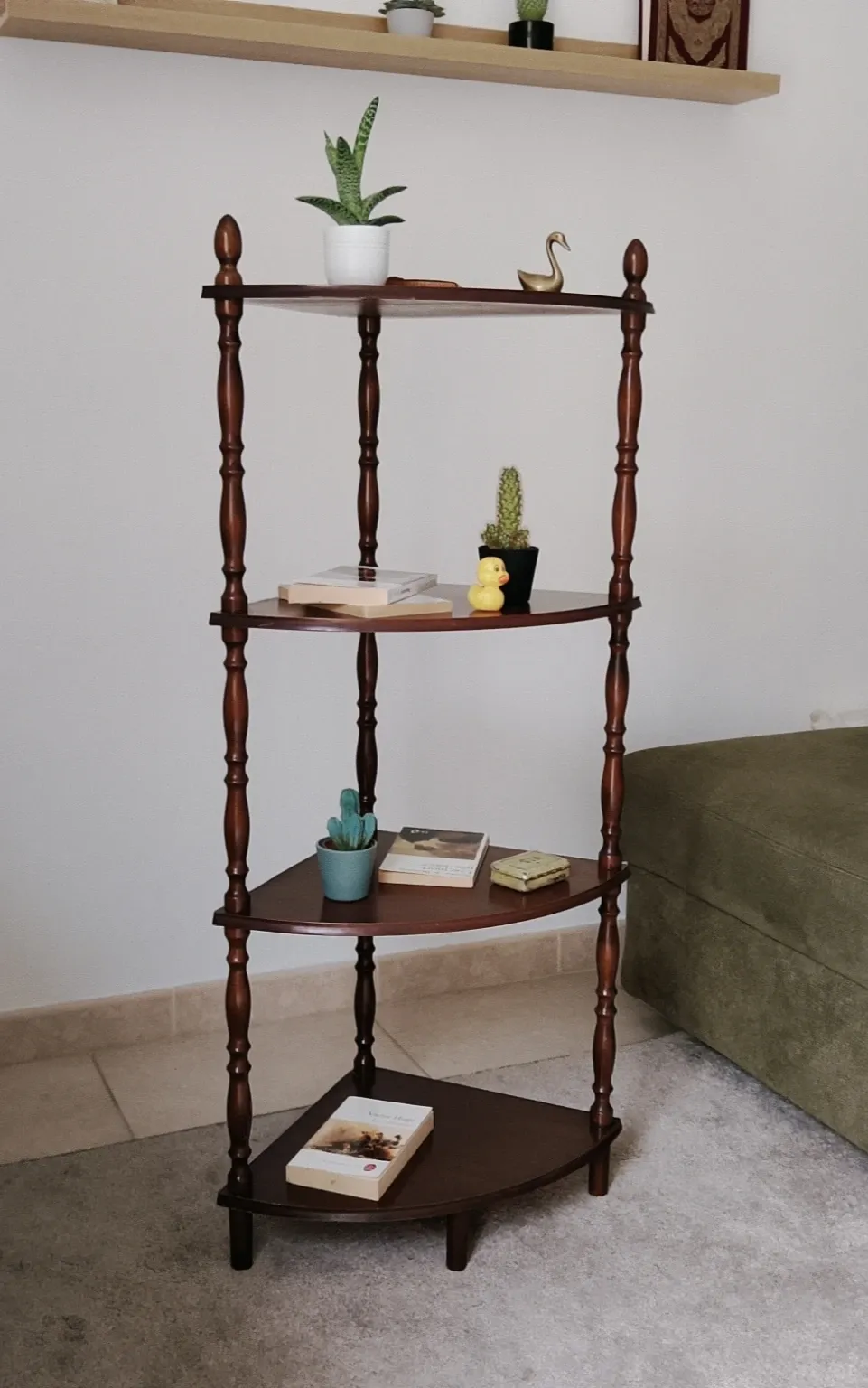 Vintage corner shelf from the 70s/80s.