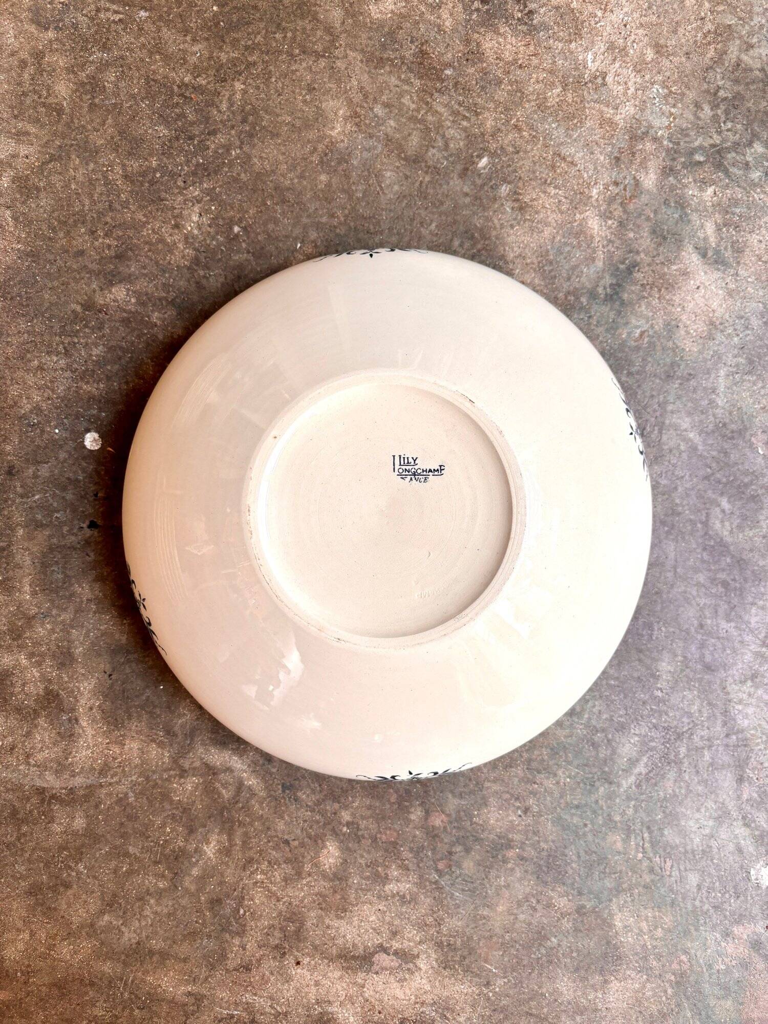 Longchamp salad bowl in iron earth, “Lily” service