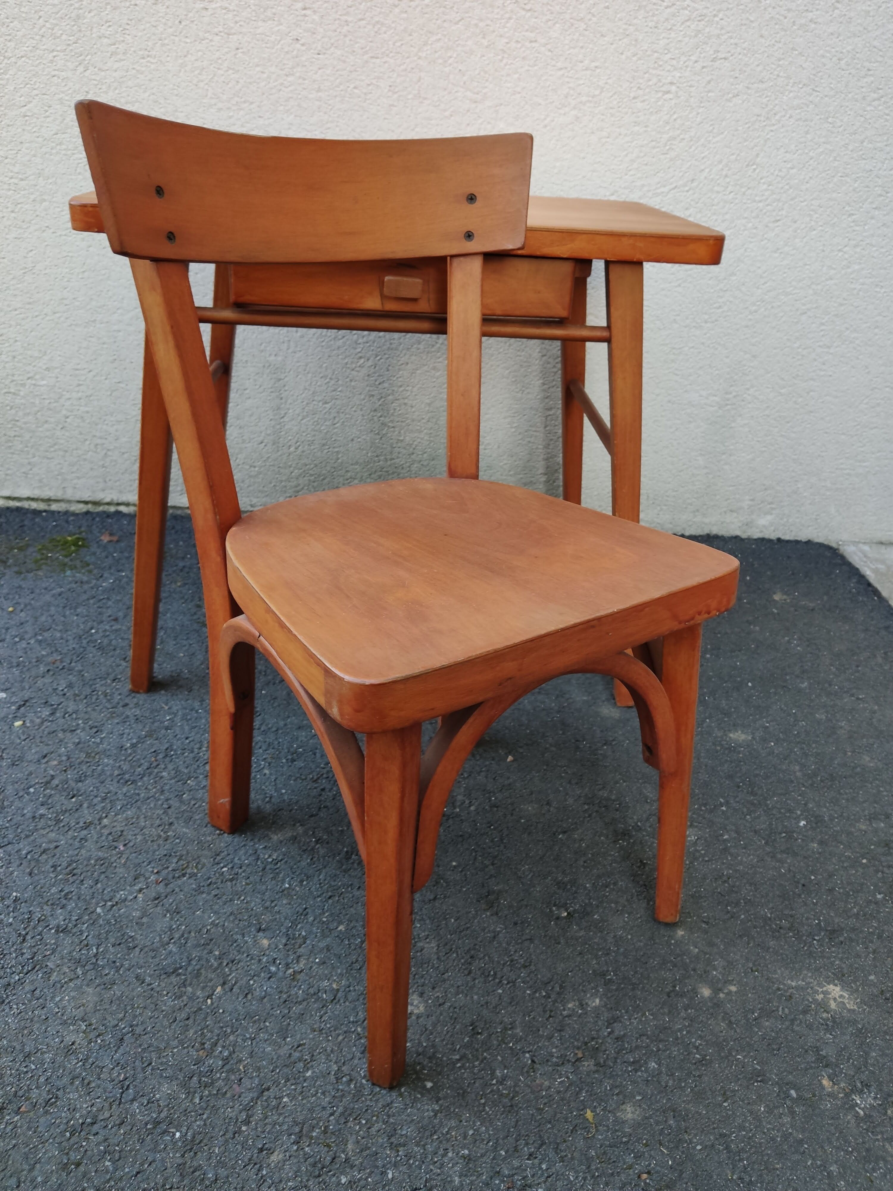 Baumann child desk with chair
