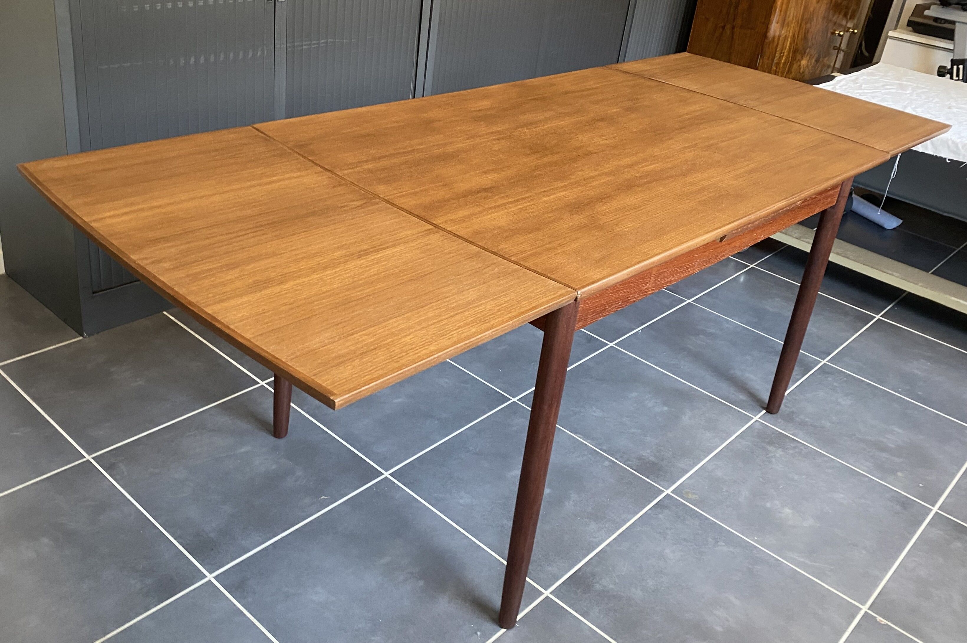 Extendable Scandinavian teak table by Johannes Andersen for Samcom Denmark.