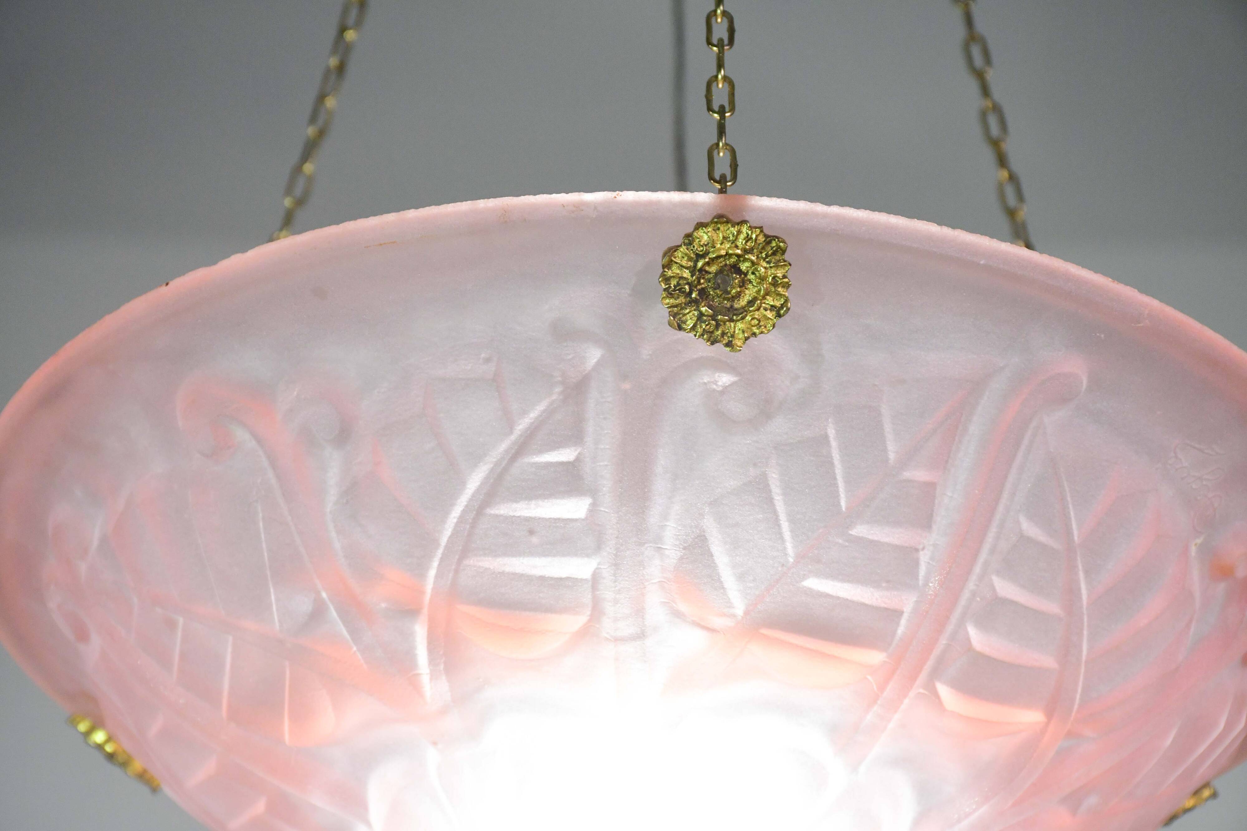 Pink Art Deco top quality pendant light with floral decorations, signed Degué