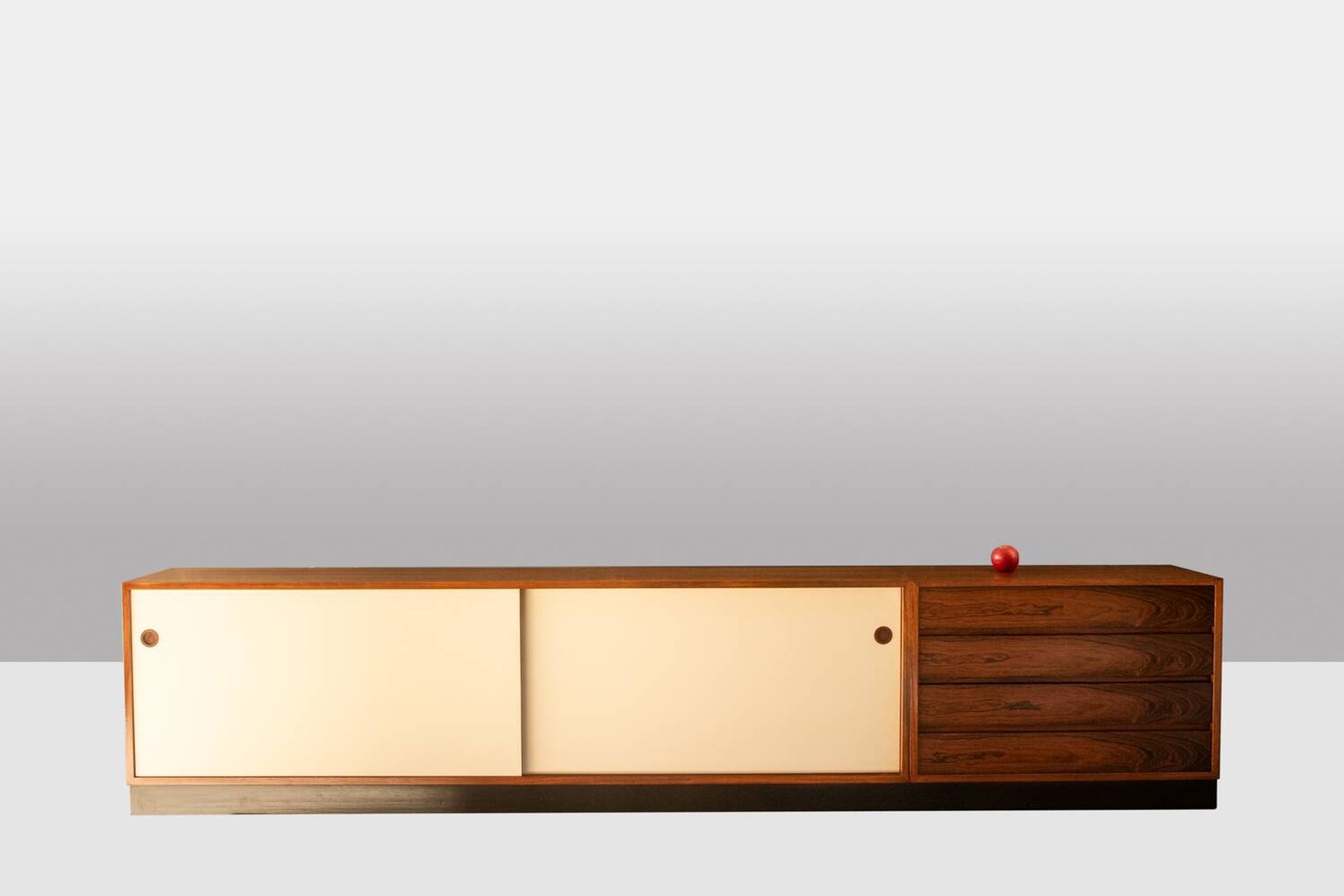 Wilhelm Renz. Enfilade en palissandre et stratifié. Circa 1960-70.