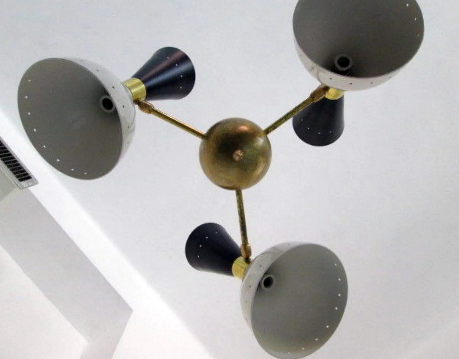 Black and white diabole lustre