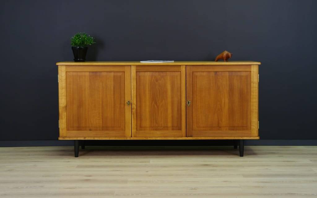 Buffet en chêne, design danois, années 60, production : Danemark