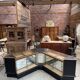Ancien comptoir vitrine d’angle de maroquinier