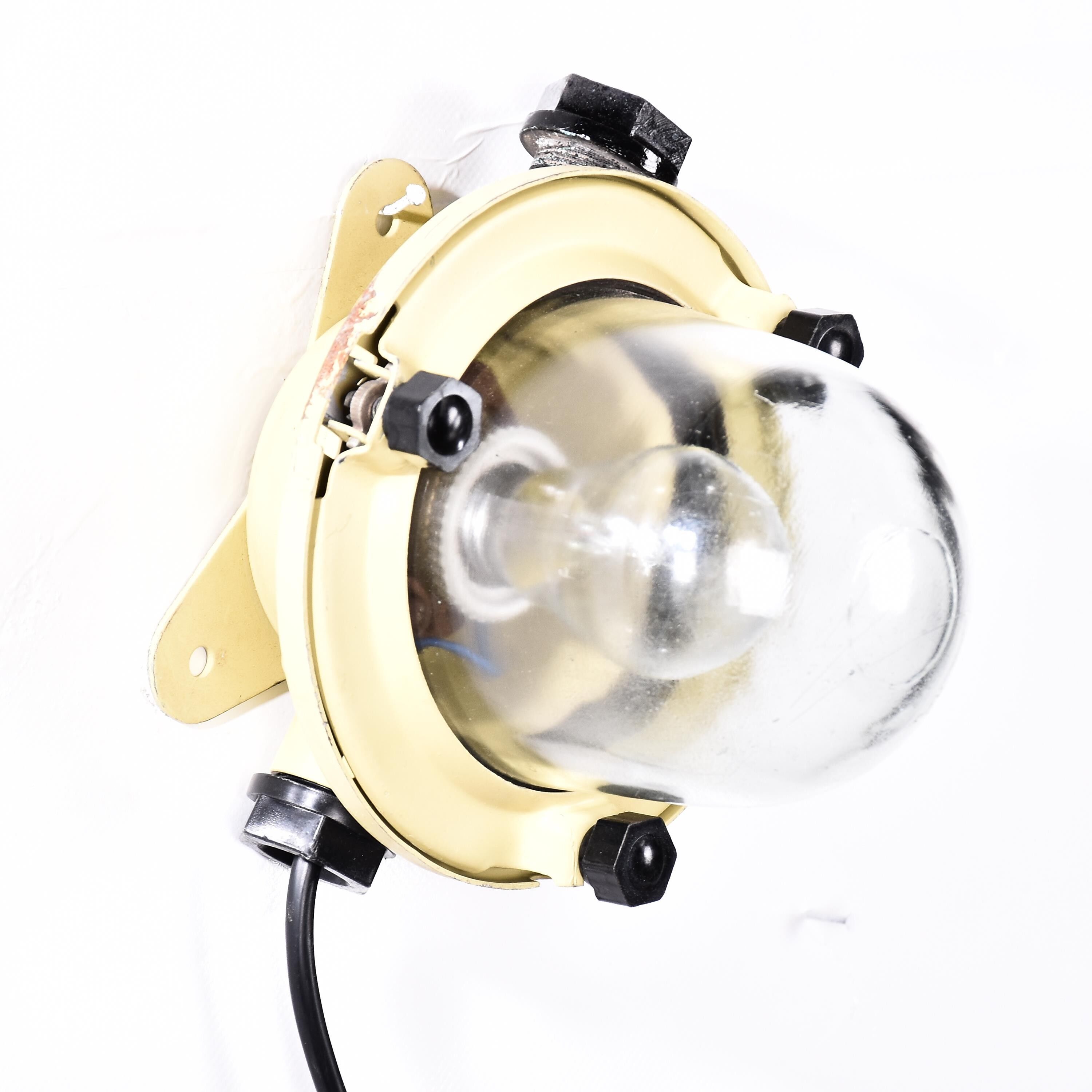 Industrial wall lamp