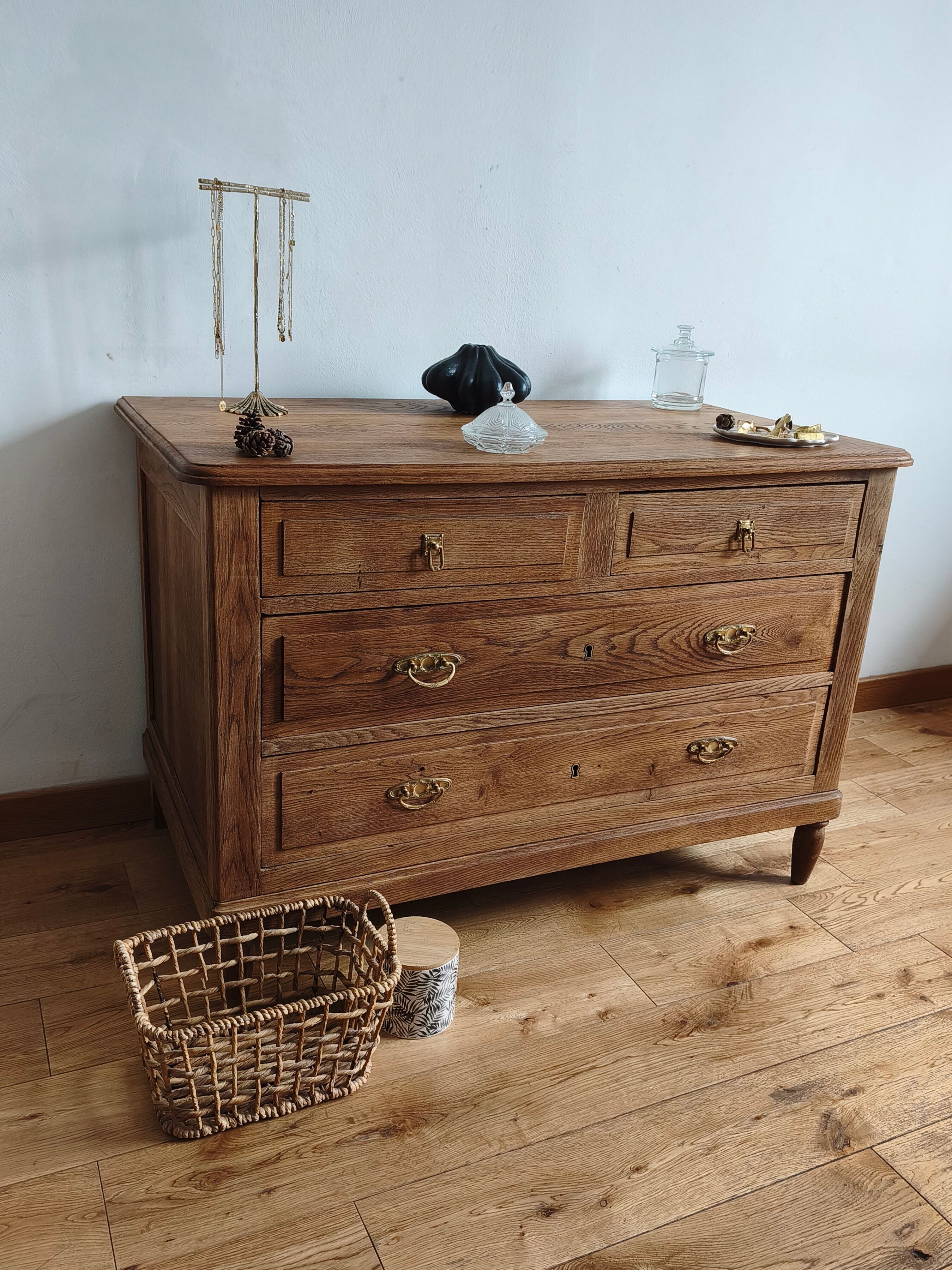 Dressing table in solid oak.