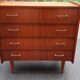 Commode vintage pieds fuseaux