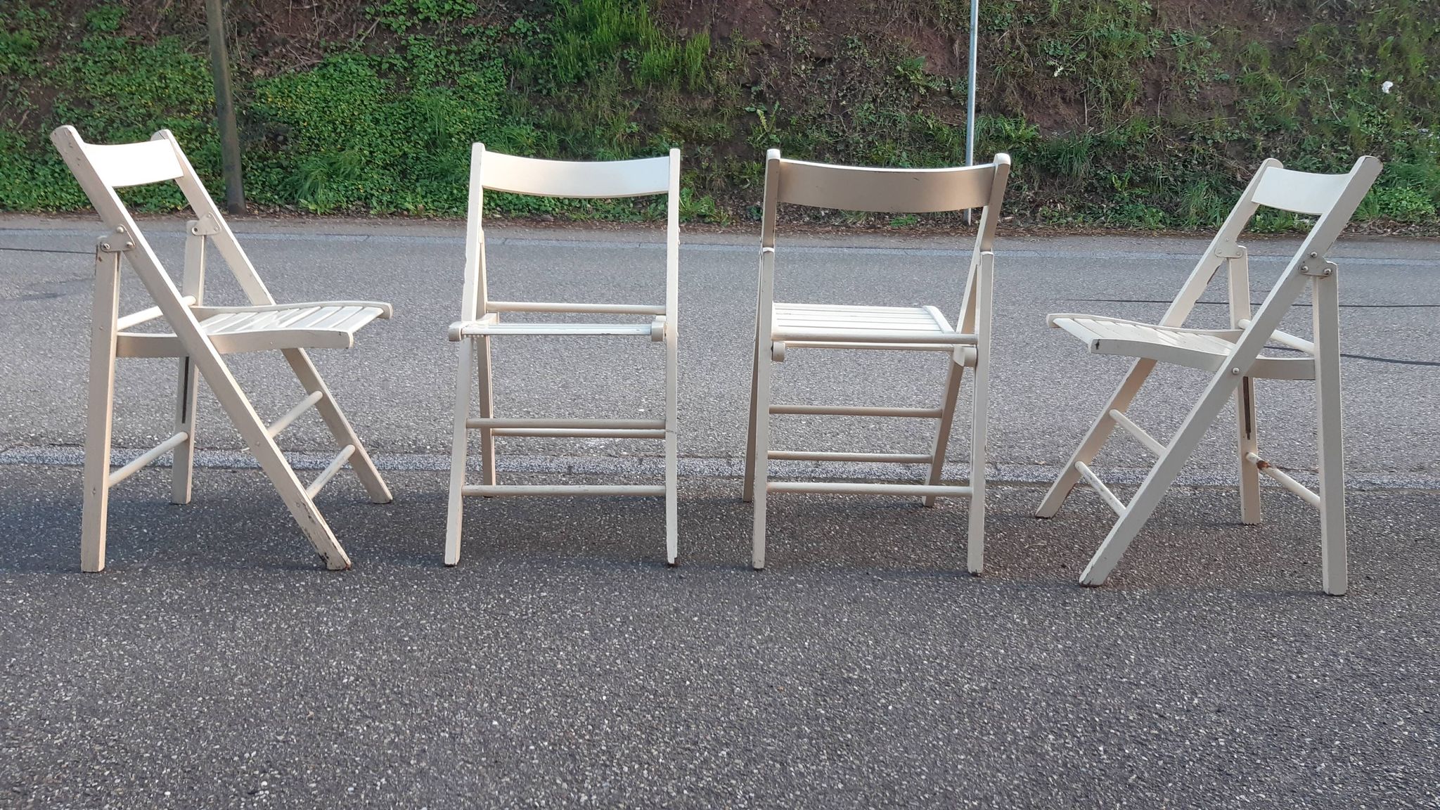 Set of 4 vintage folding chairs.