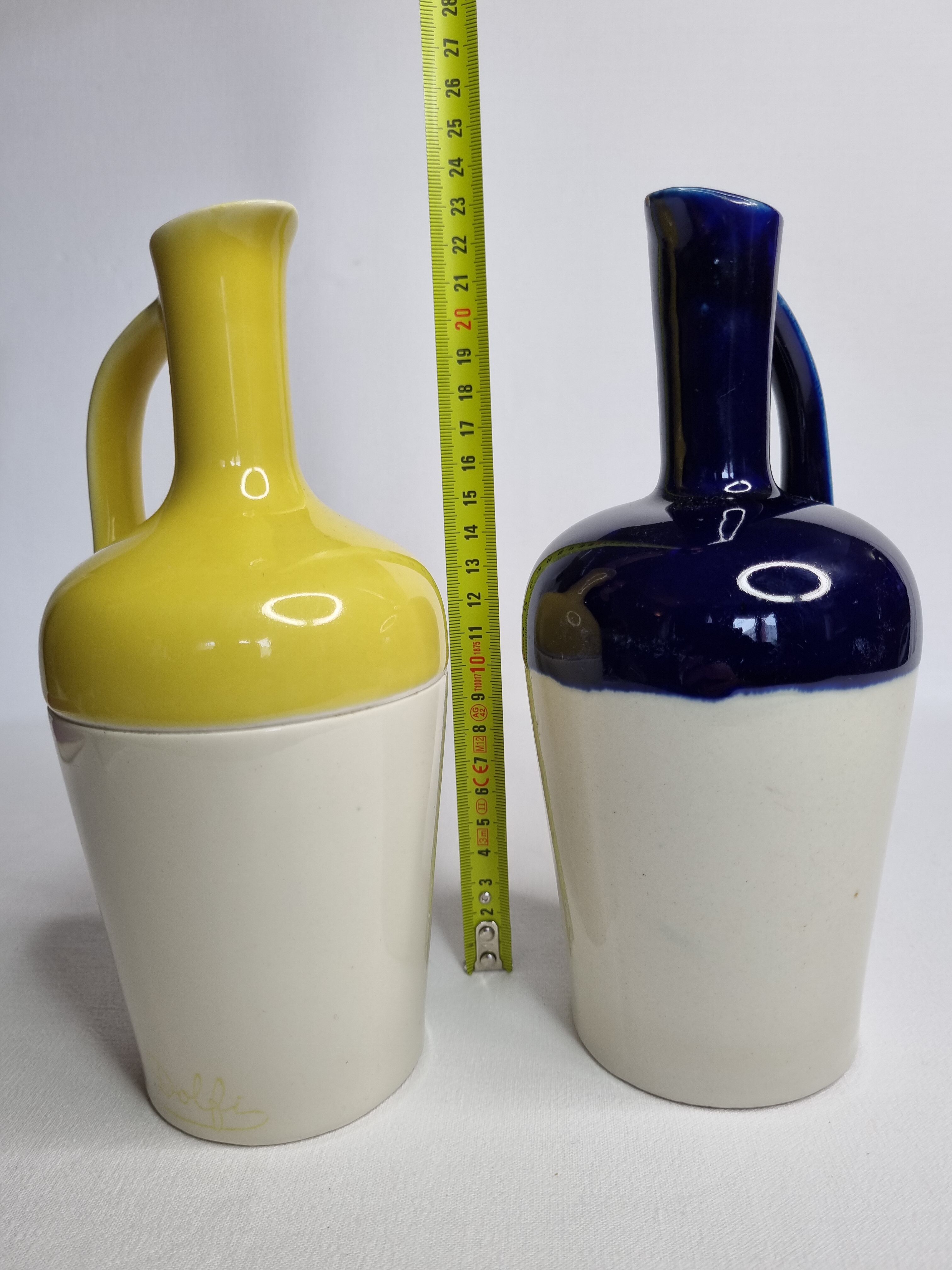 Two decanters "Dolfi", cobalt blue and yellow, 23 cm