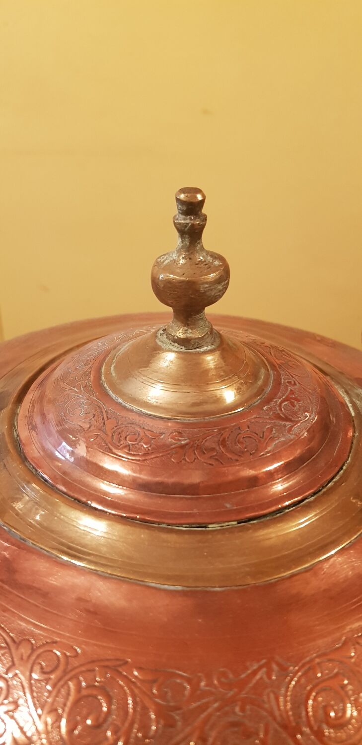 Large 19th century copper kettle.