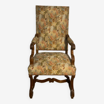 Fauteuil en noyer de style Louis XIII