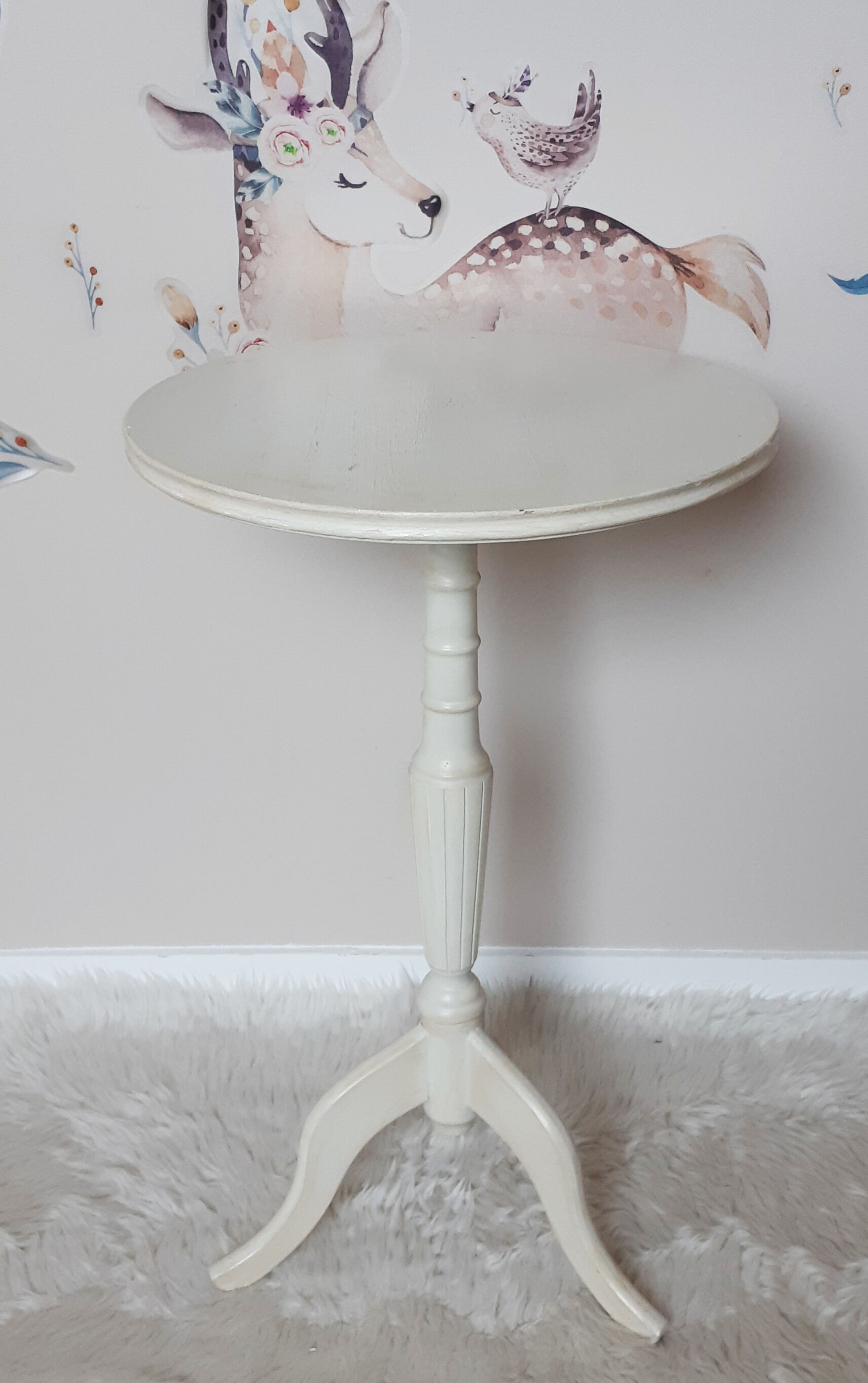 Round table, shabby chic pedestal table