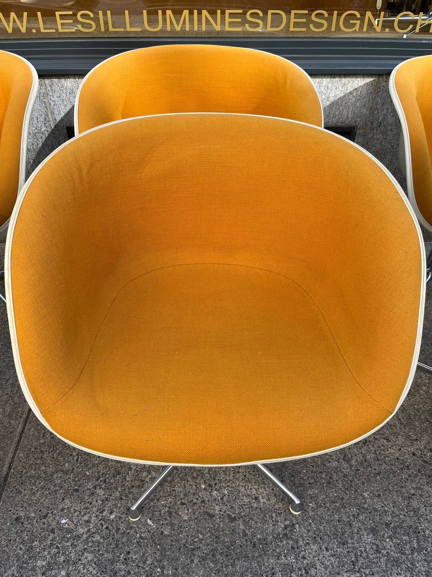6 fauteuils Eames Lafonda tissu orange pied chromé vers 1970s