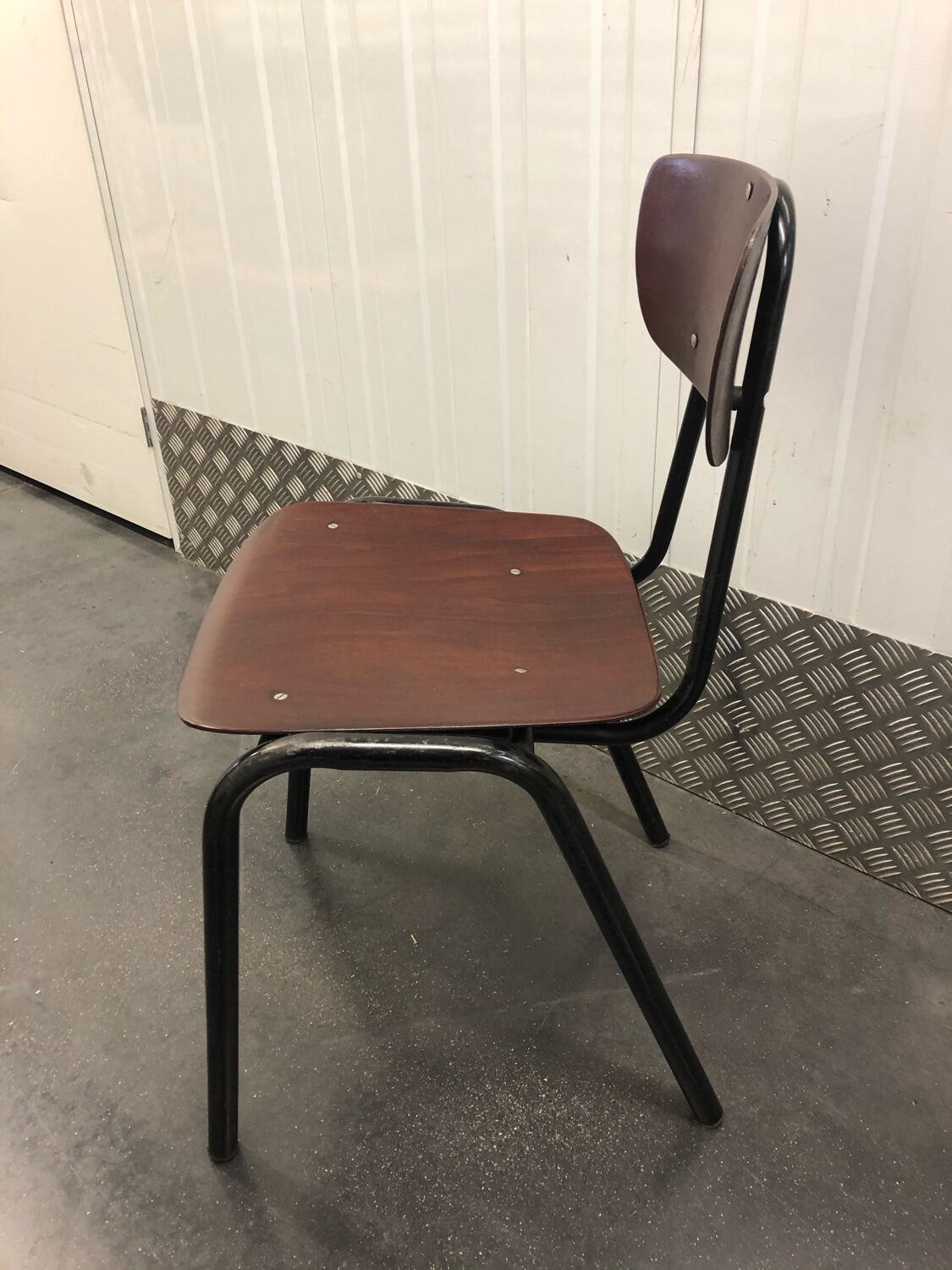 Chaise Pagholz métal laqué noir et bois vers 1950
