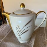 Lot d’un service à thé café en porcelaine avec tasses.