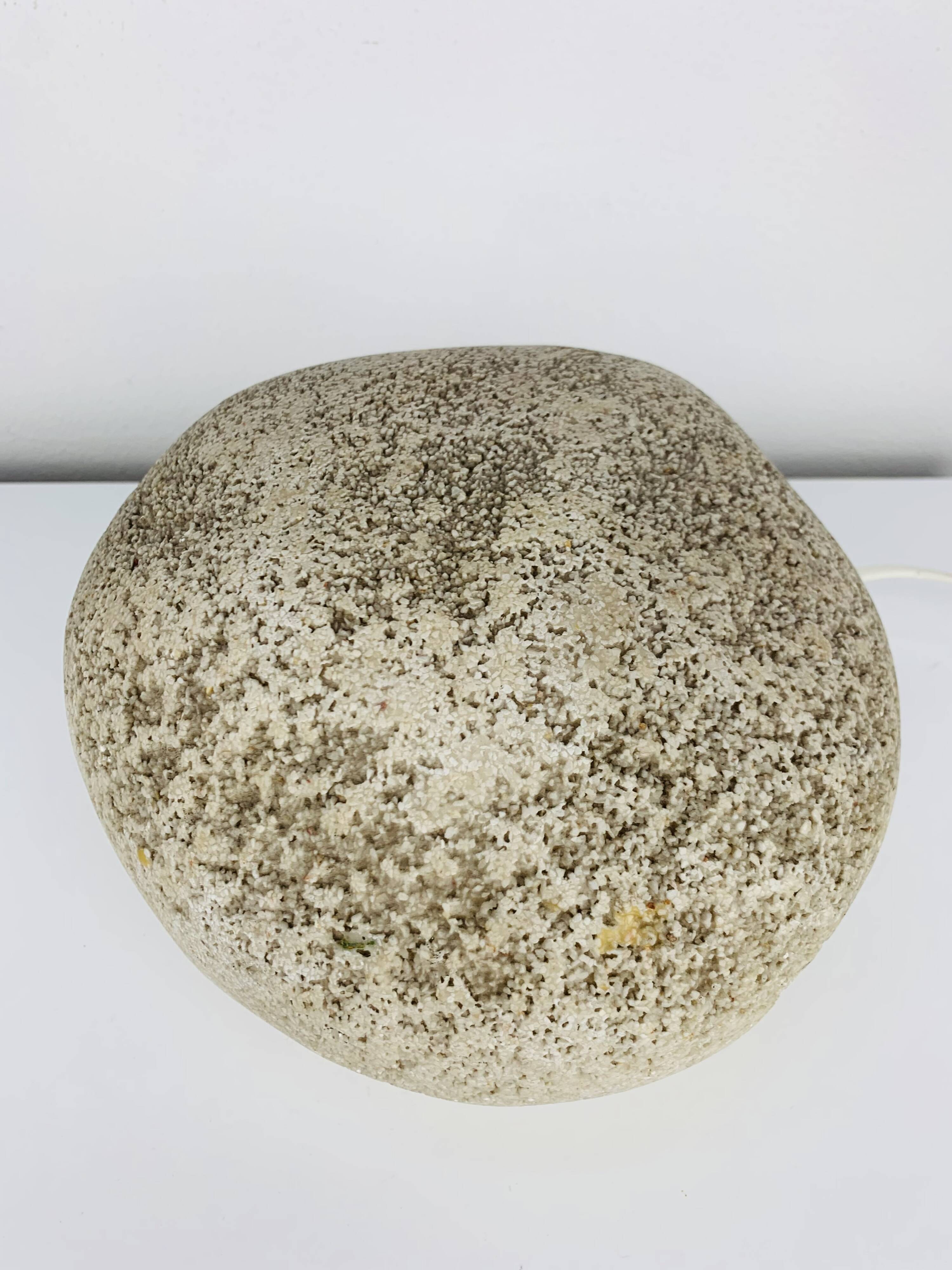 Lampe Dora dite "caillou" par André Cazenave