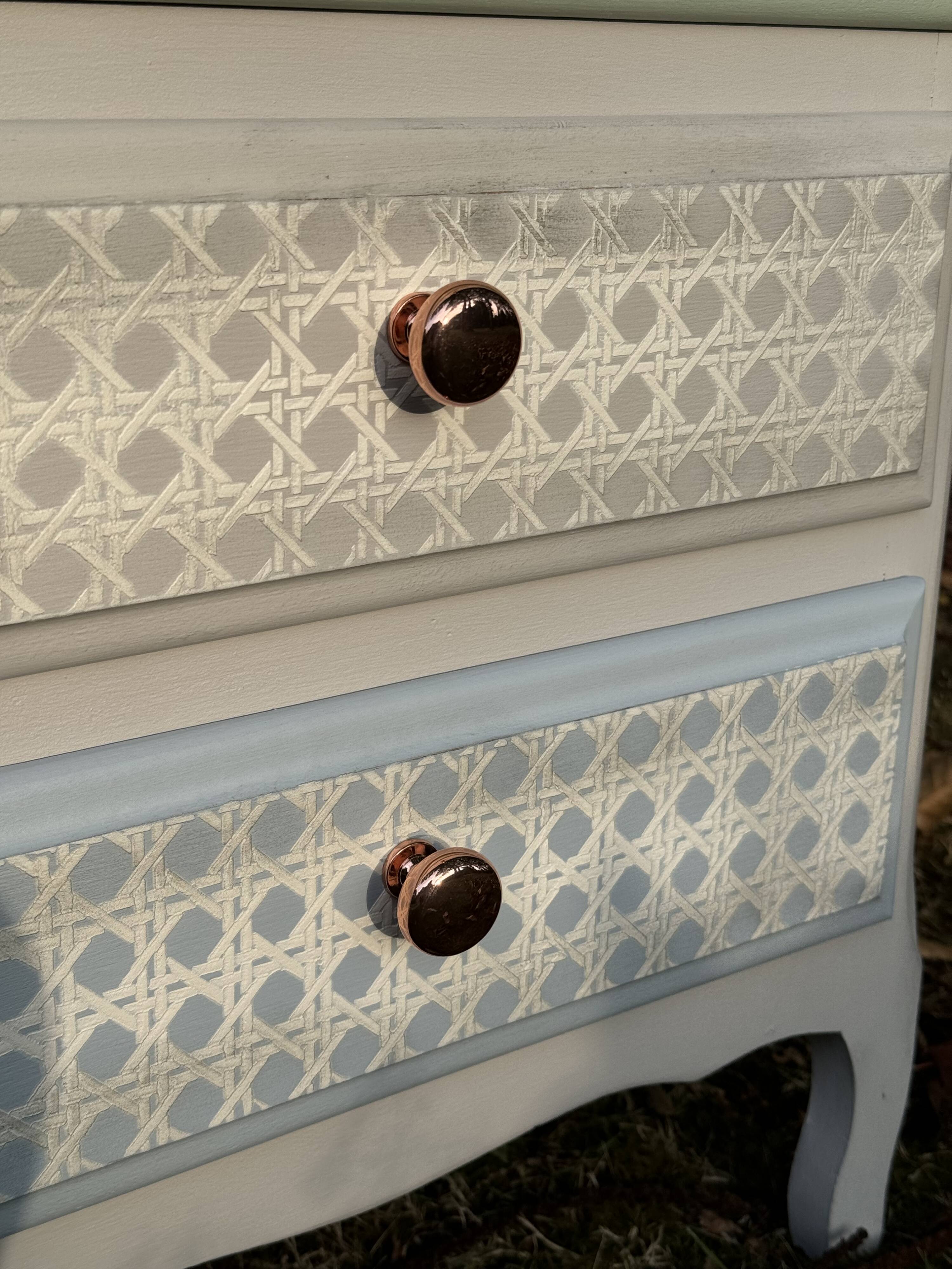 Chest of drawers