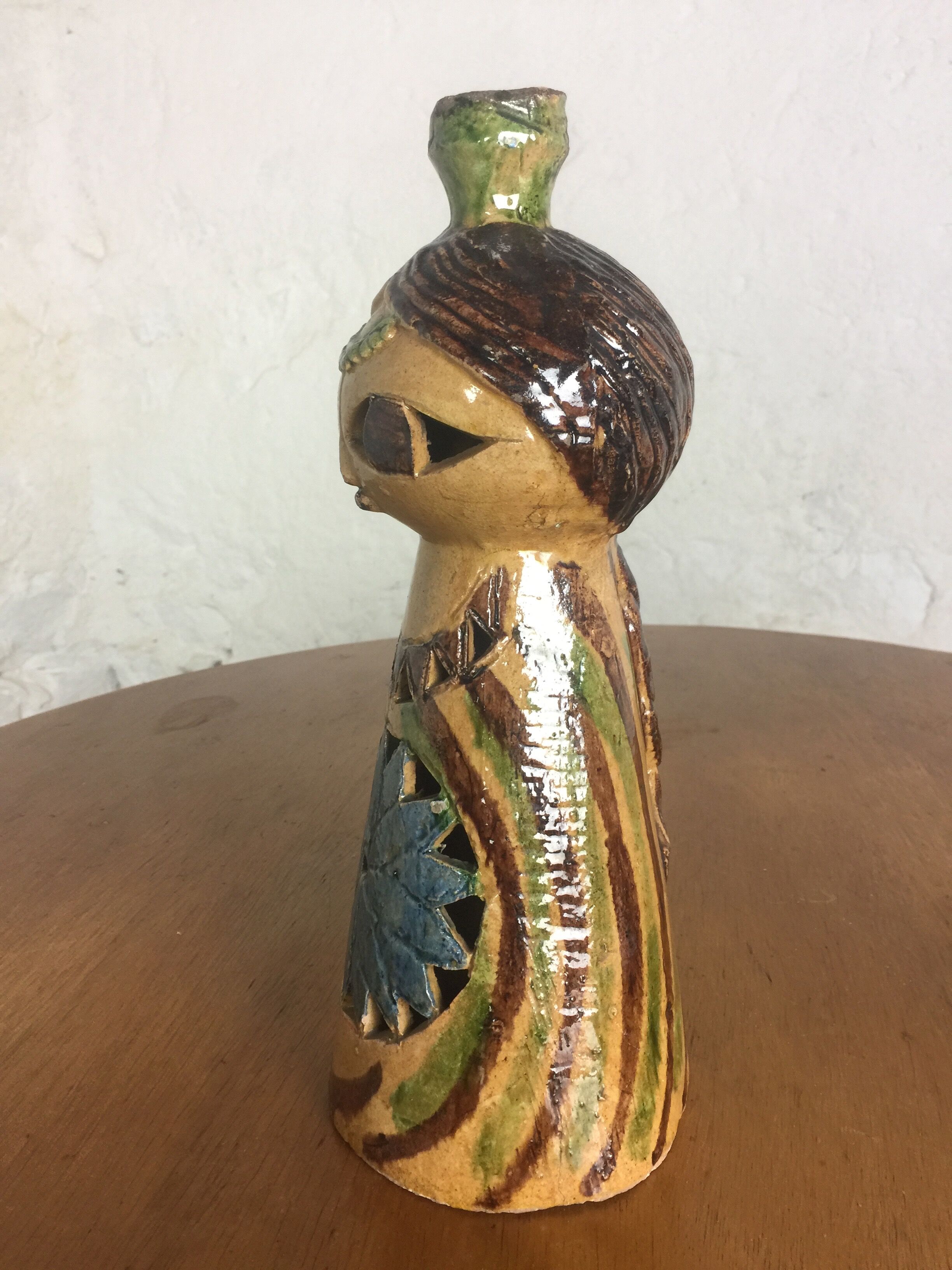 Anthropomorphic sandstone photophore