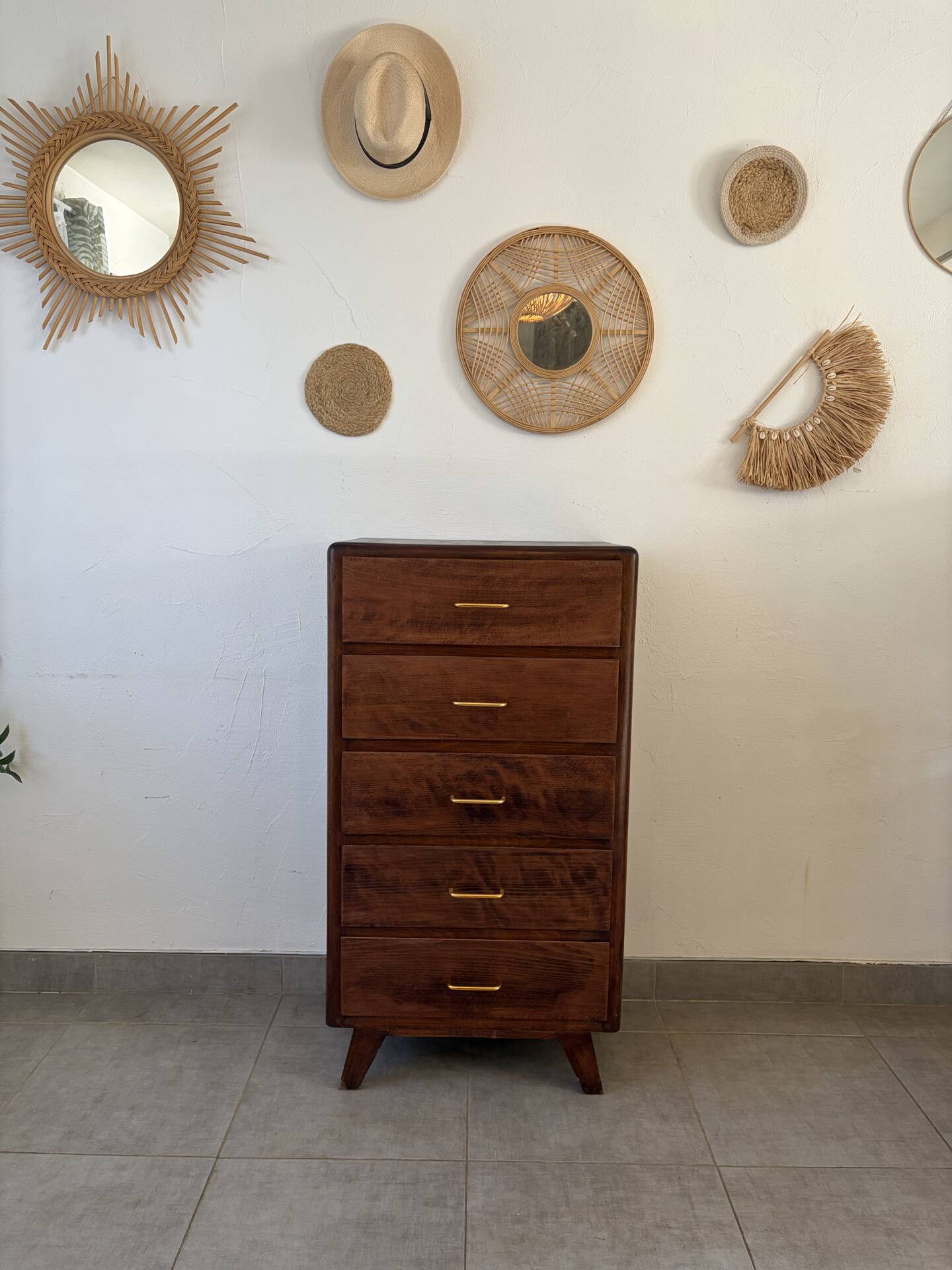 Vintage chest of drawers/commode from the 1960s.