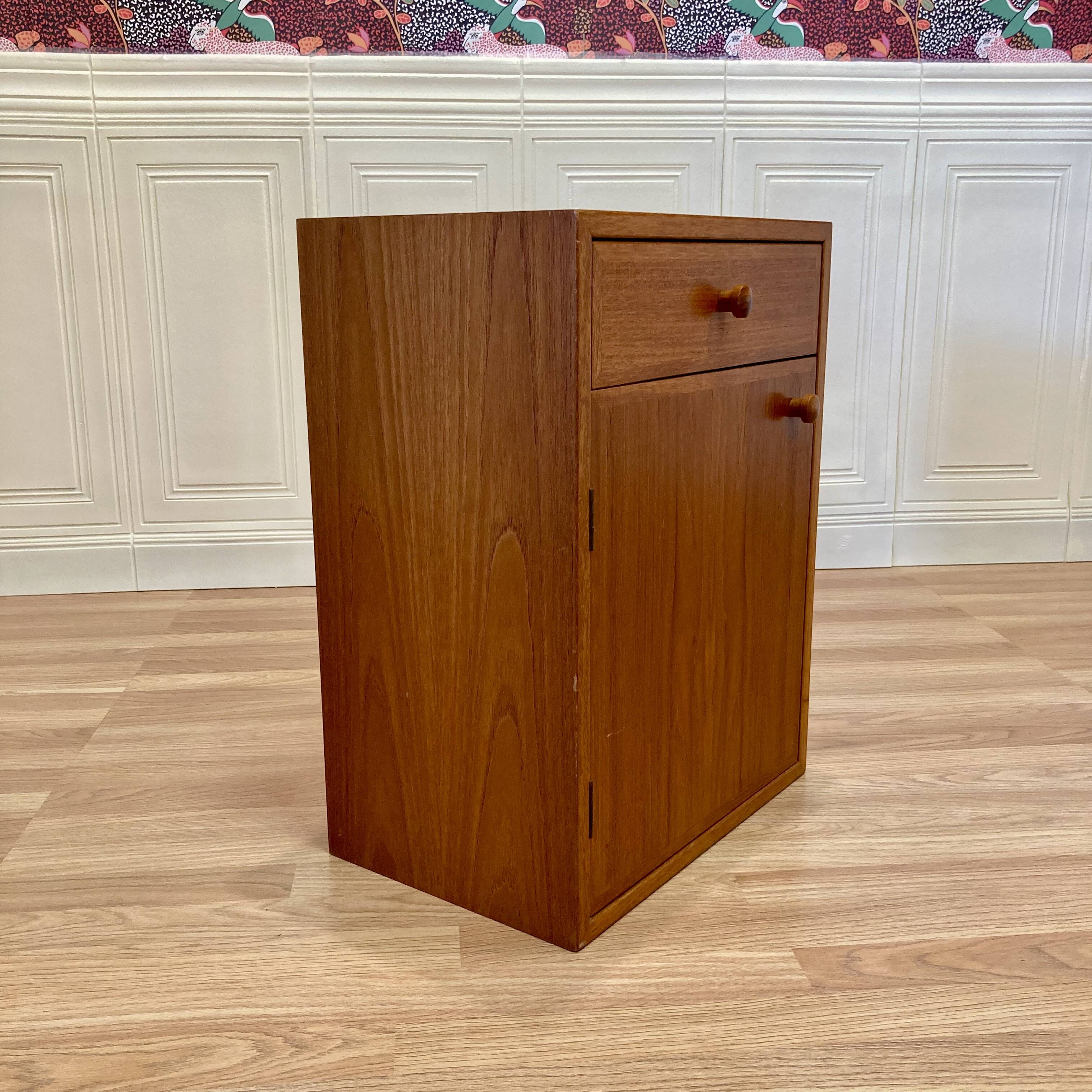 Rangement mural scandinave, 1960