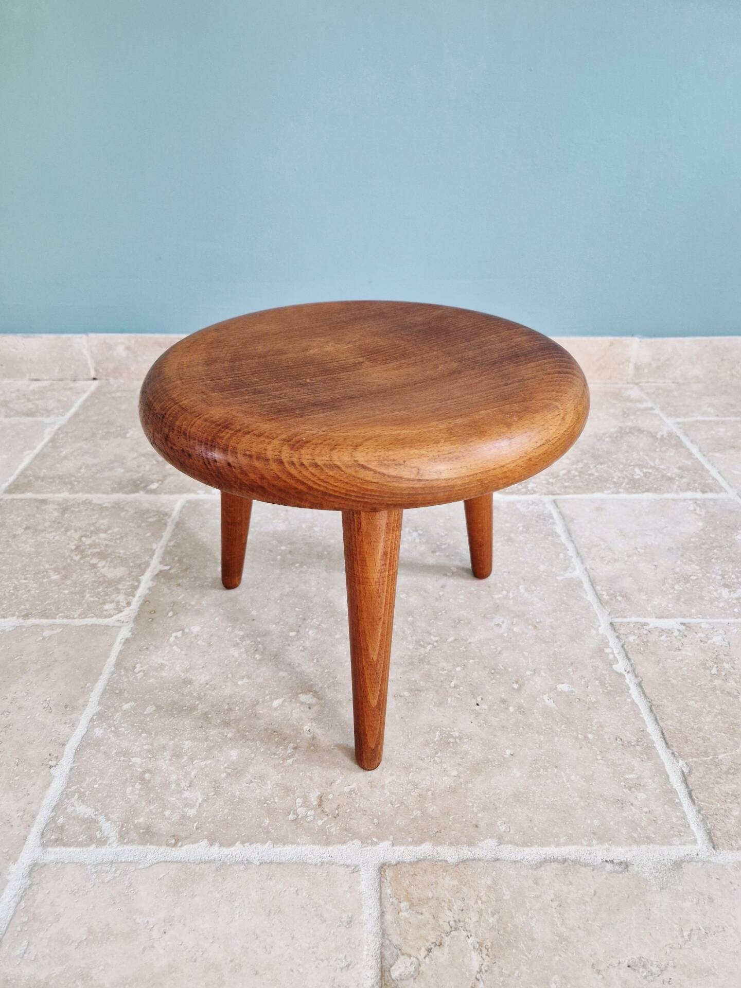 Modernist tripod stool in solid wood, 1950s