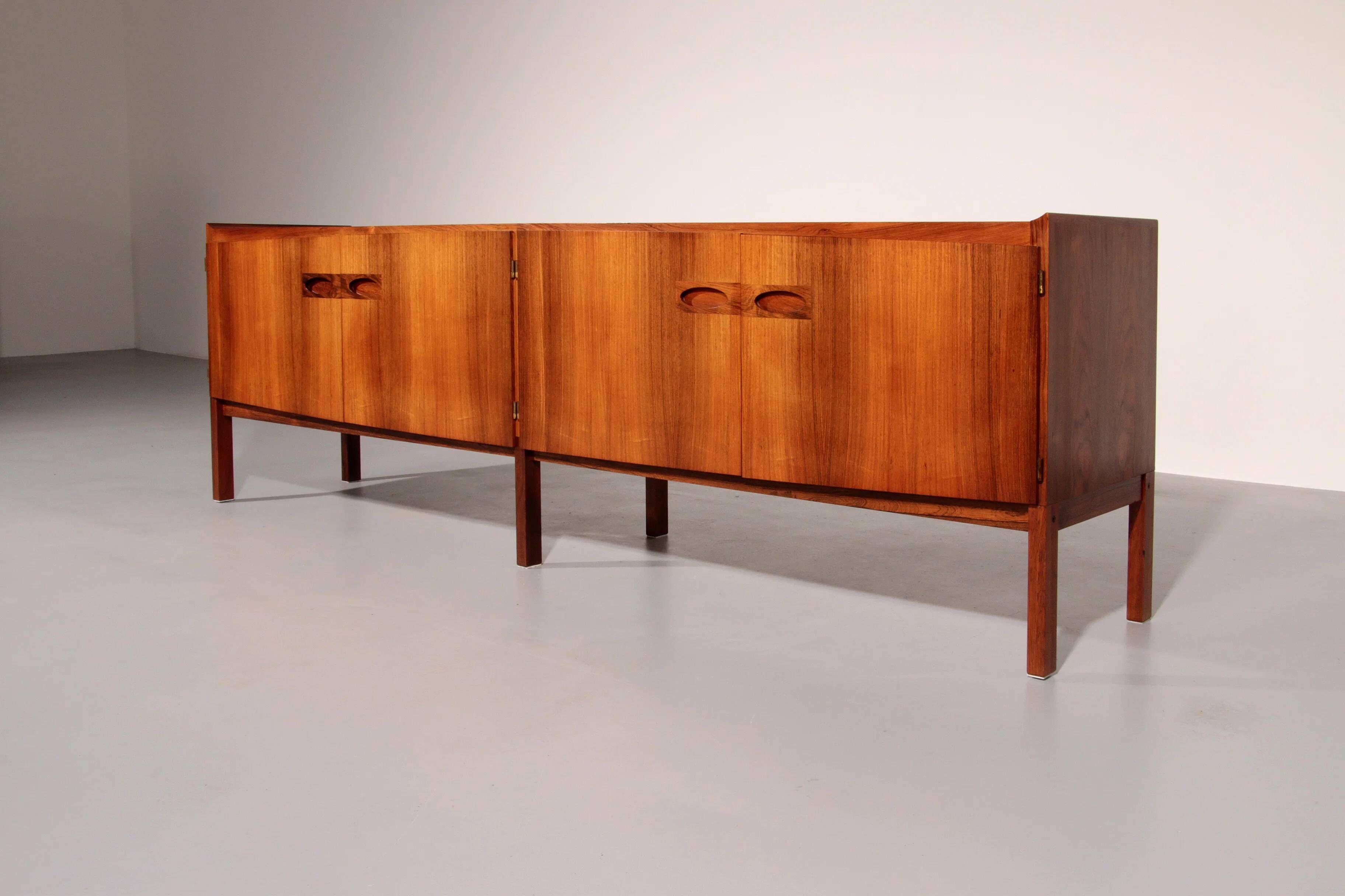 Buffet en bois Arne Hovmand Olsen pour Mogens Kold, Danemark, vers 1960.
