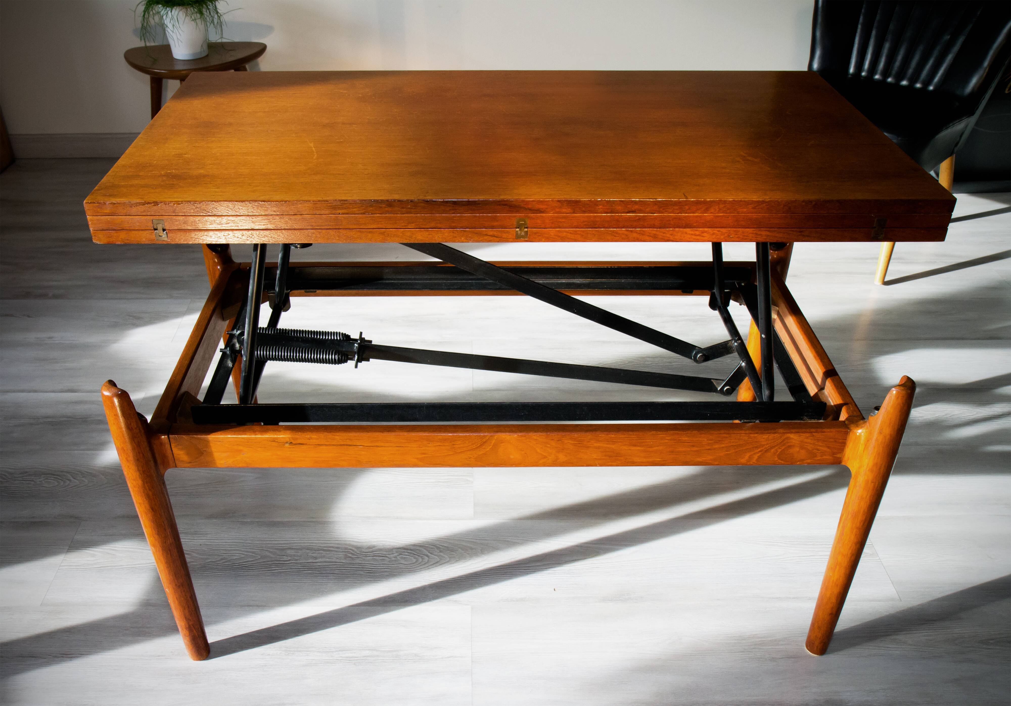 Table basse scandinave relevable extensible "smørrebrød" 1950-60