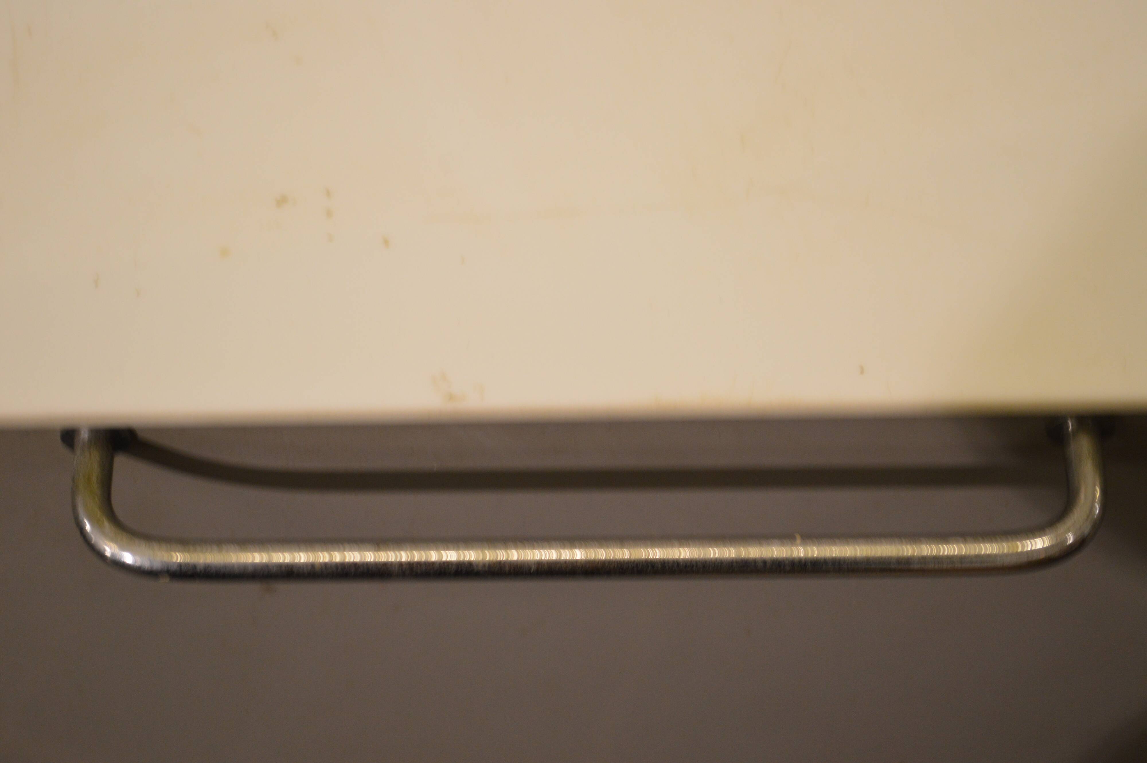 Former iron dentist service