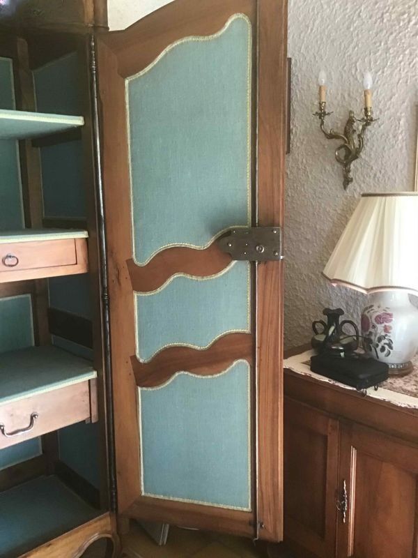Louis XV wardrobe "Gendarme hat"