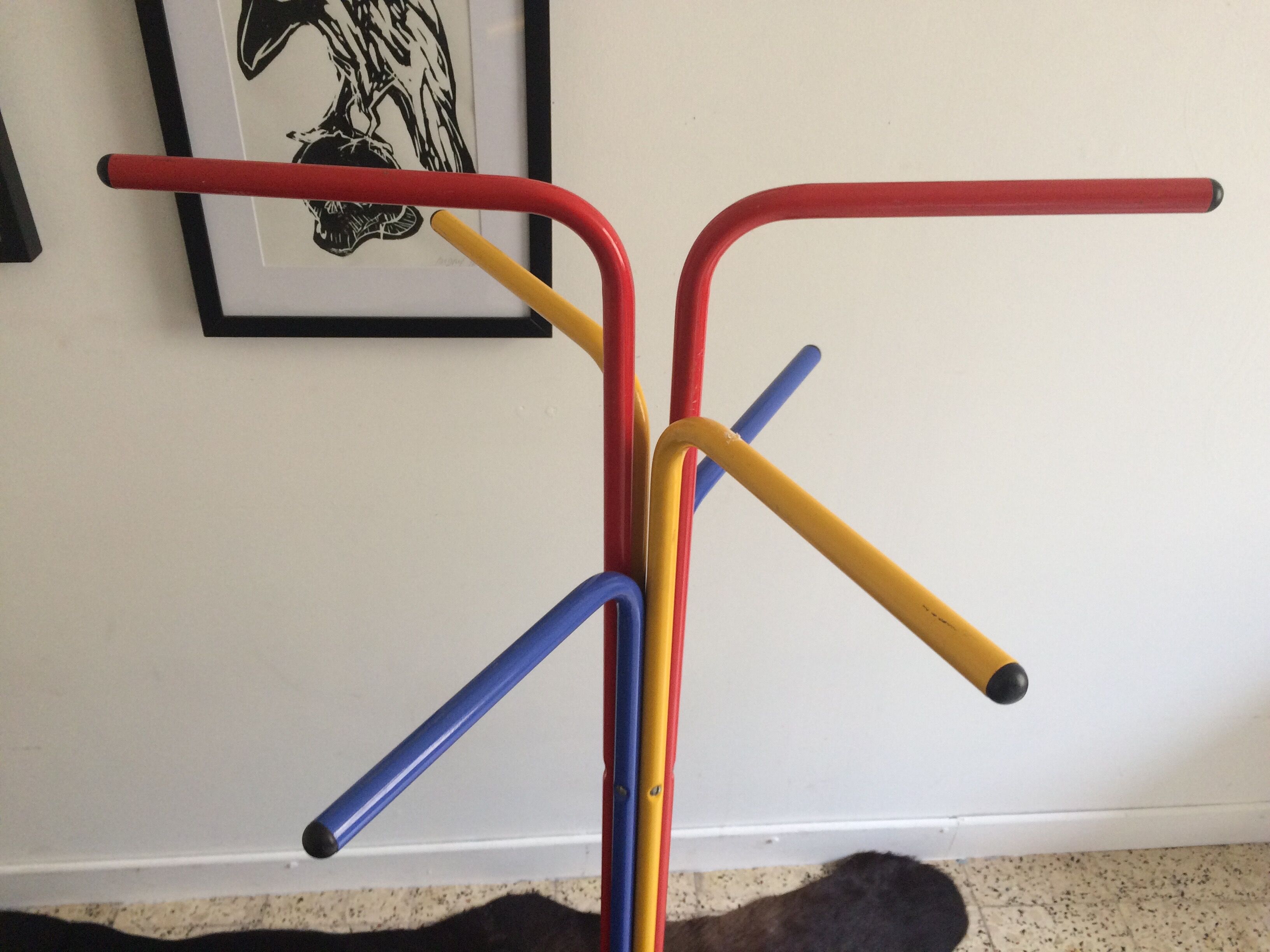 Children's coat rack from the 80s in lacquered metal.