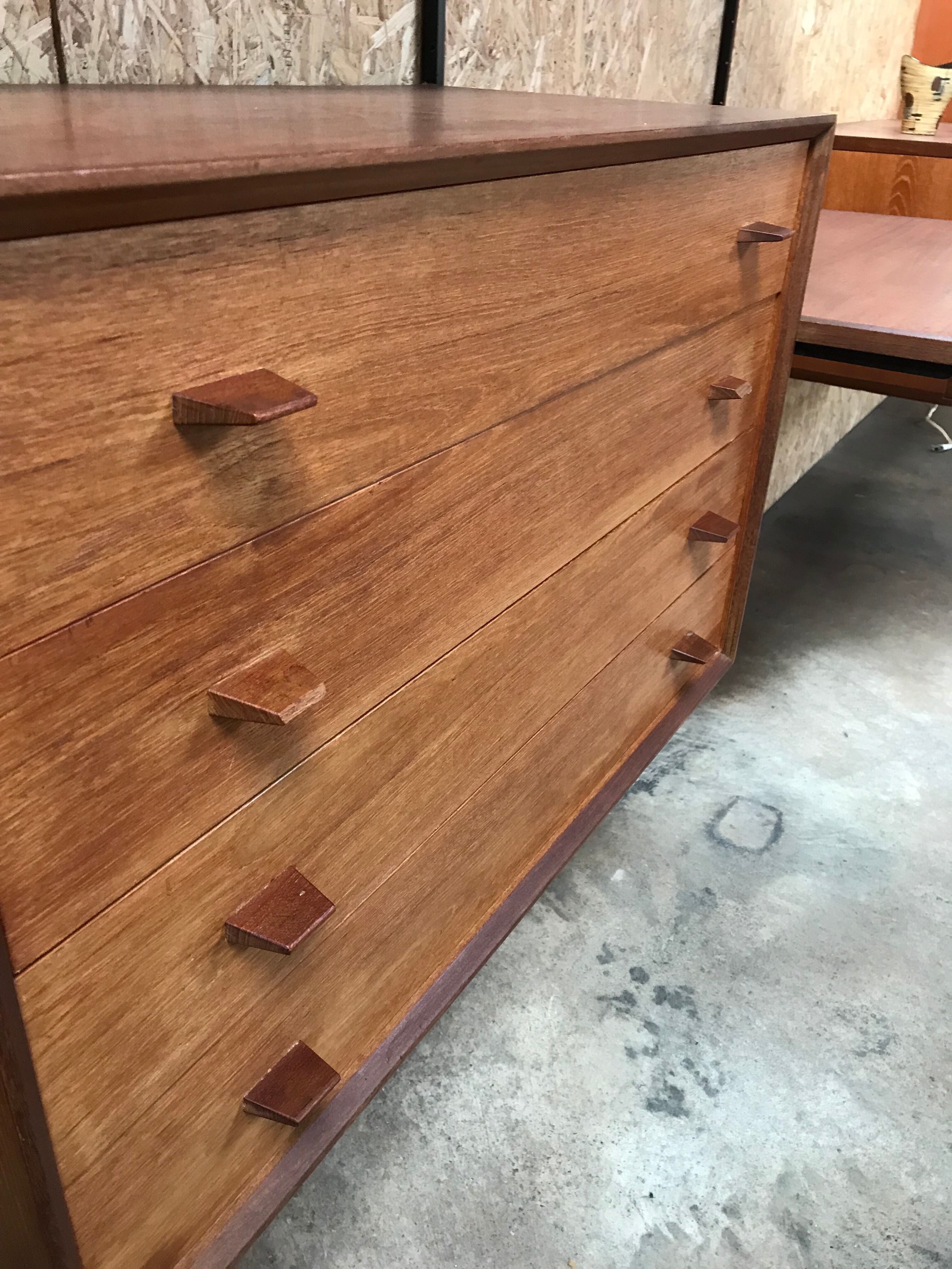 Wall bookcase