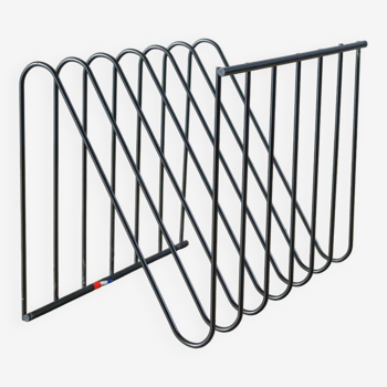 Black metal magazine rack Design attributed to François Arnal for Atelier A Made in France 1970