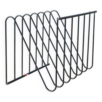 Black metal magazine rack Design attributed to François Arnal for Atelier A Made in France 1970