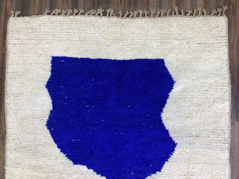 Traditional handmade Moroccan rug 250cmx150cm